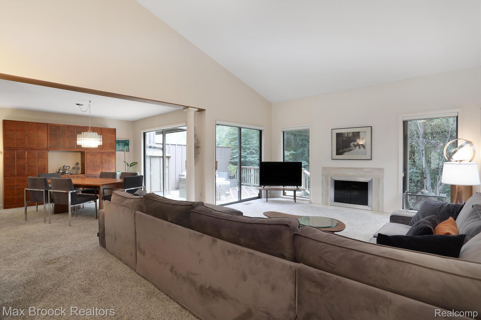 23935 GREENGLEN Court