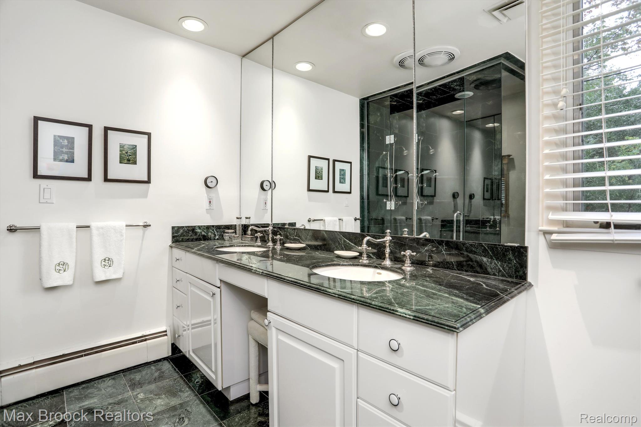 27490 LAKEHILLS Drive