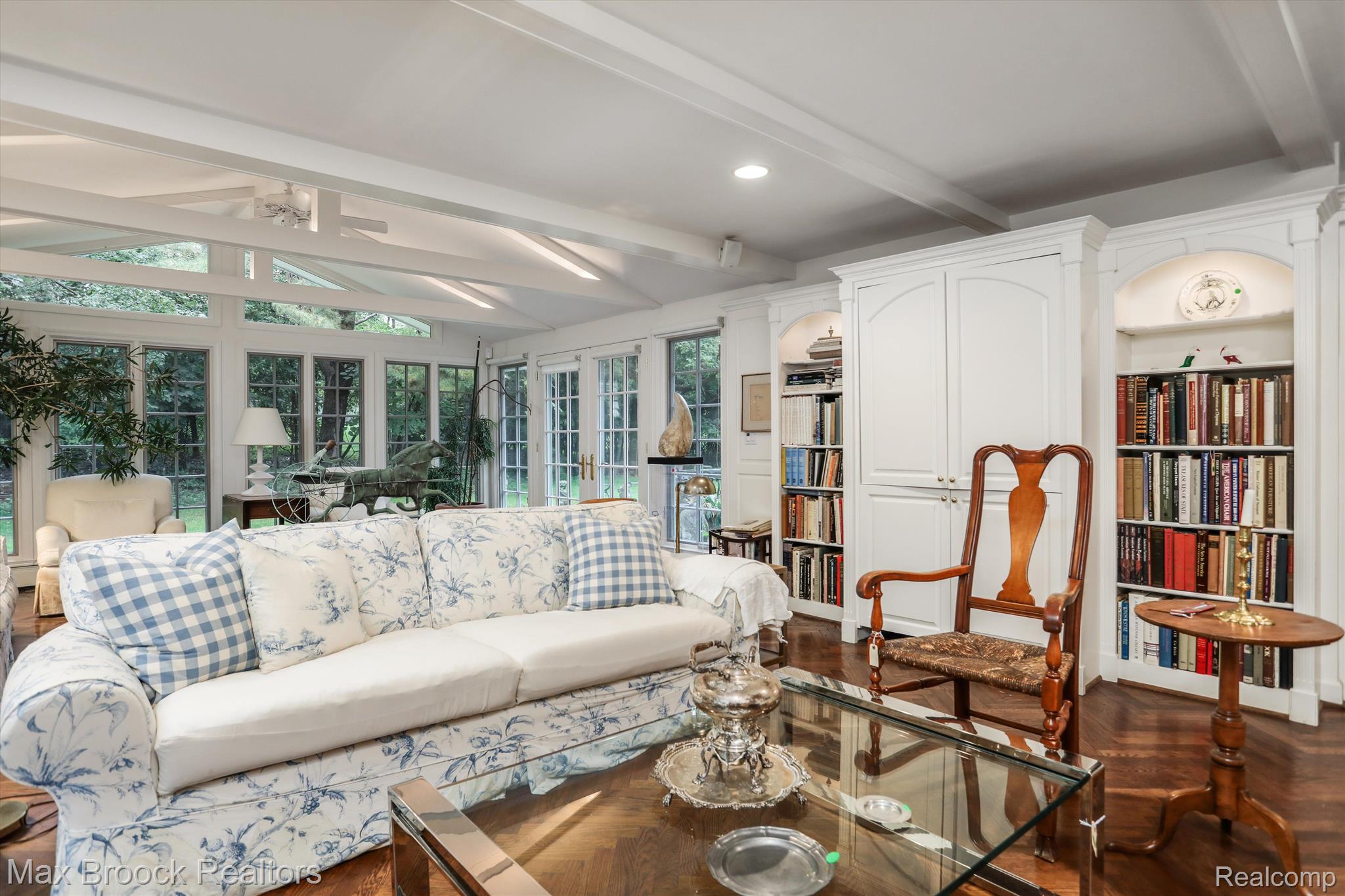 27490 LAKEHILLS Drive