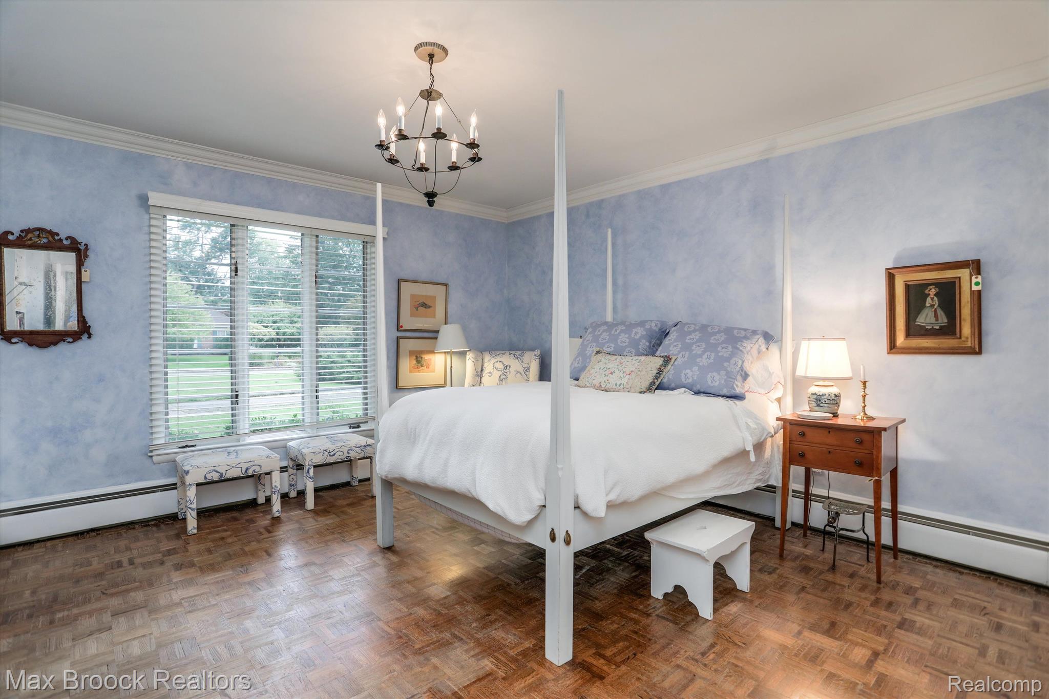 27490 LAKEHILLS Drive