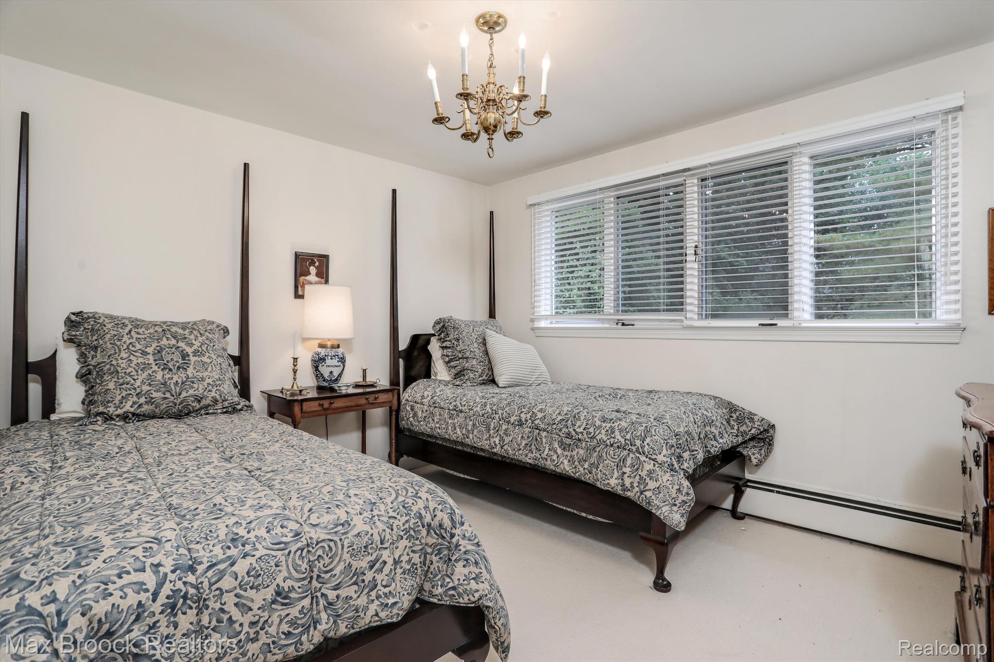 27490 LAKEHILLS Drive