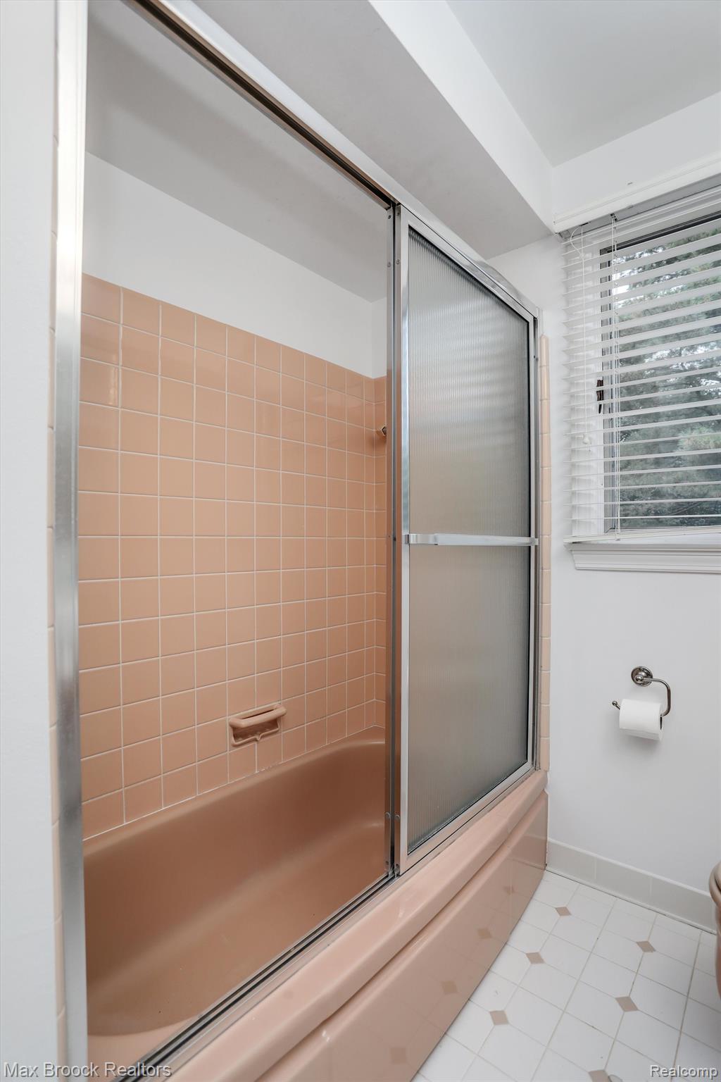 27490 LAKEHILLS Drive