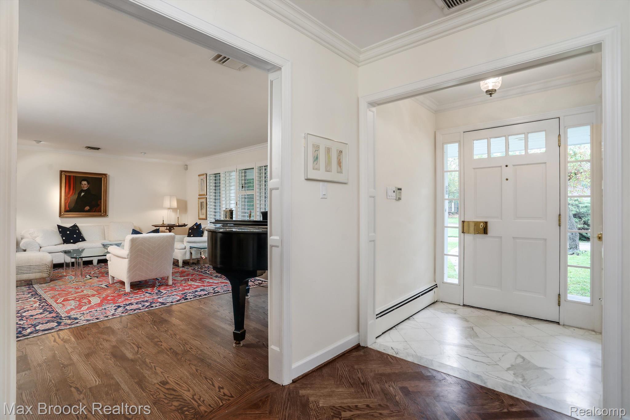 27490 LAKEHILLS Drive