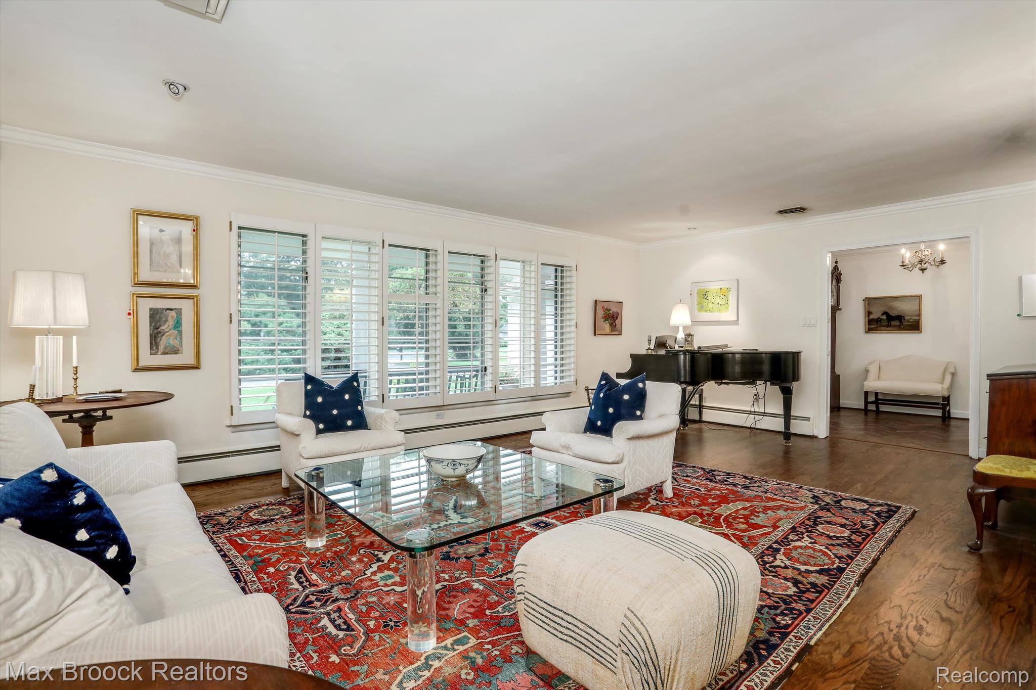 27490 LAKEHILLS Drive