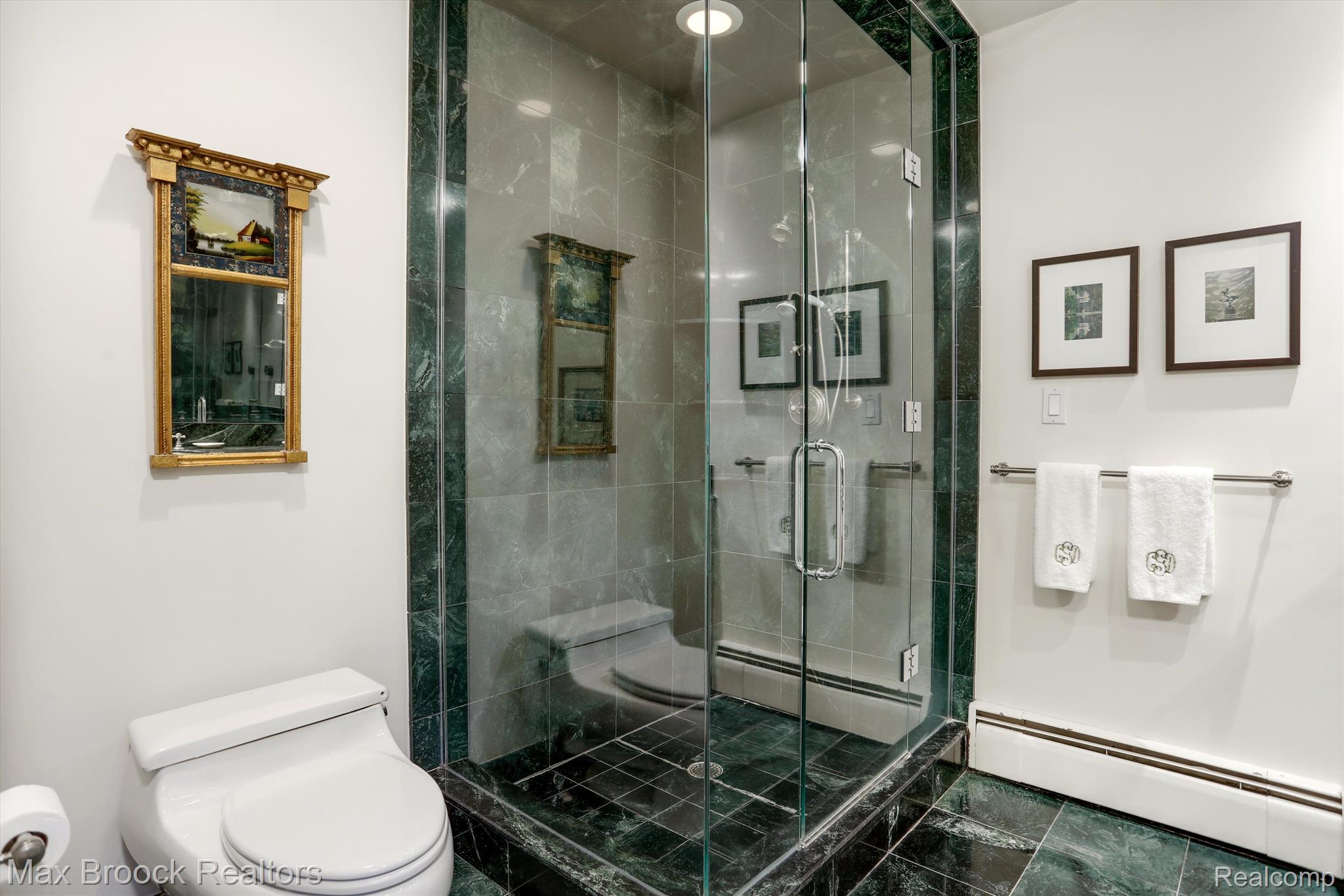 27490 LAKEHILLS Drive