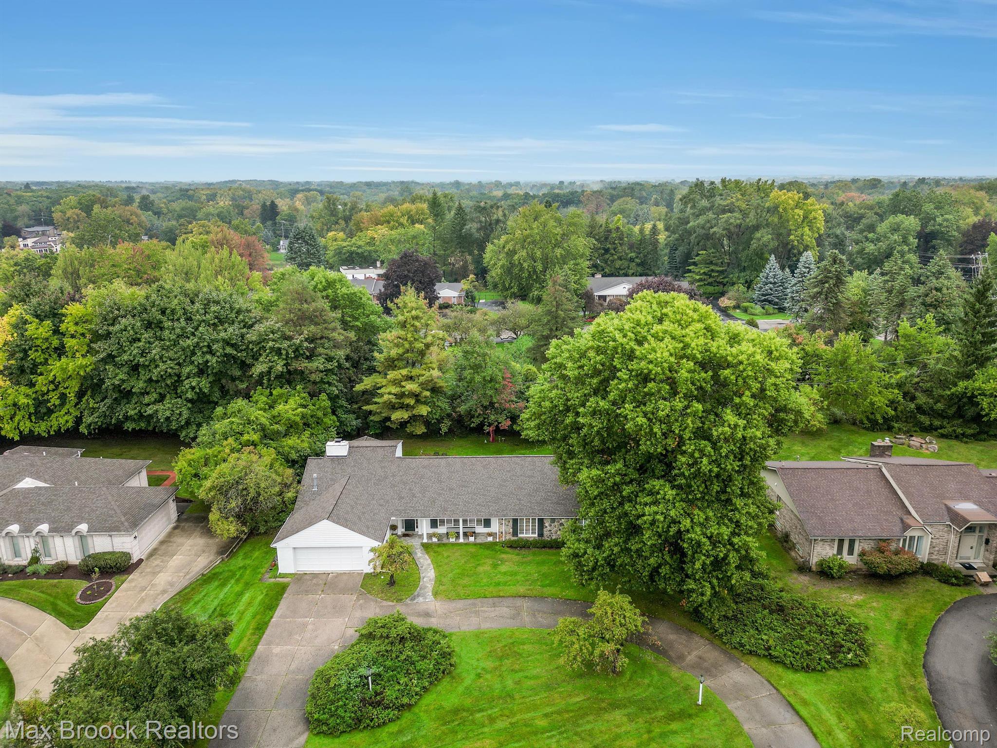 27490 LAKEHILLS Drive