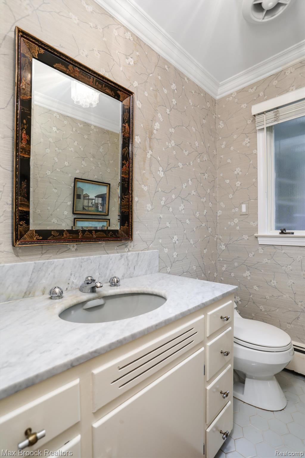 27490 LAKEHILLS Drive