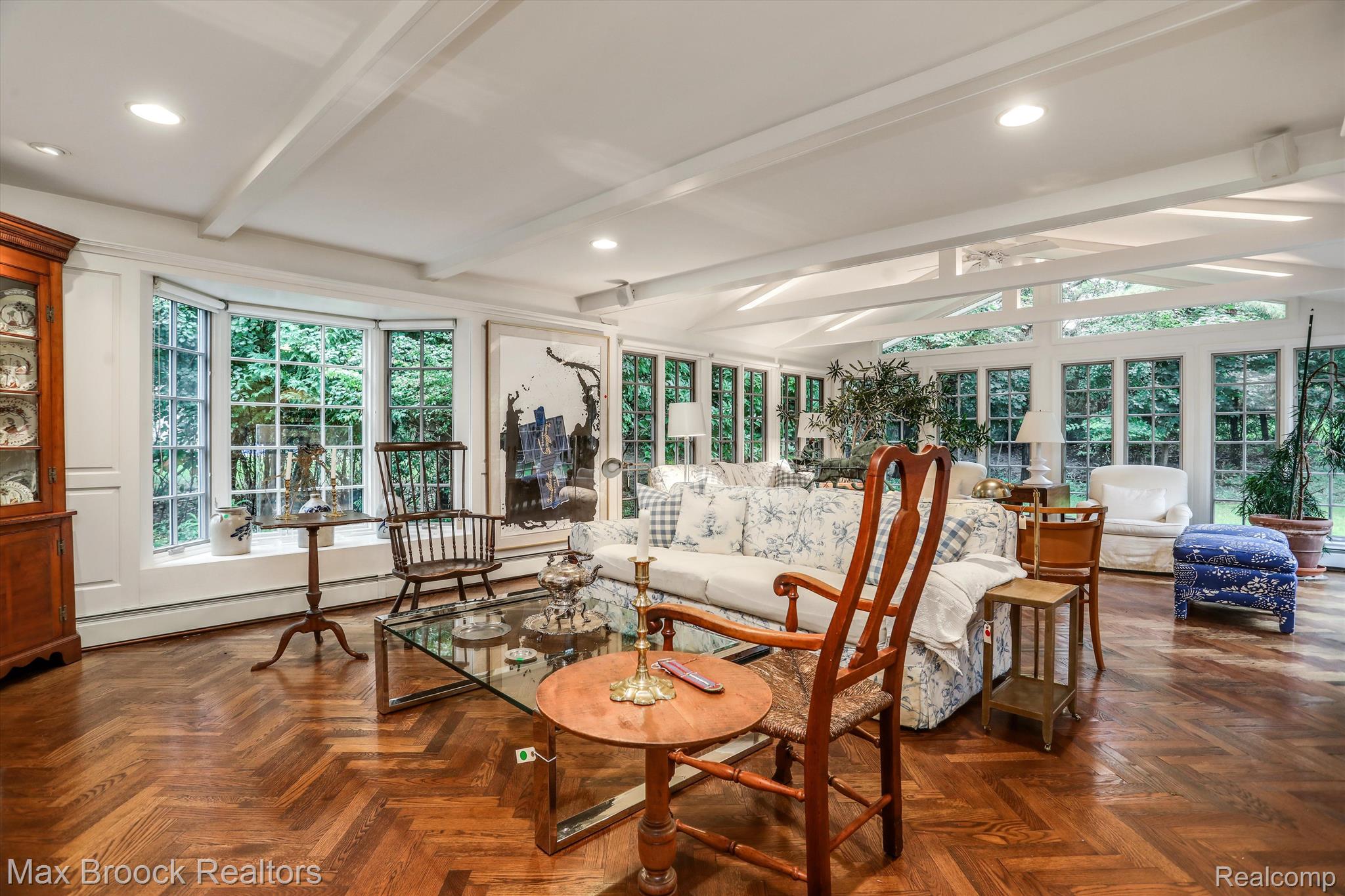 27490 LAKEHILLS Drive