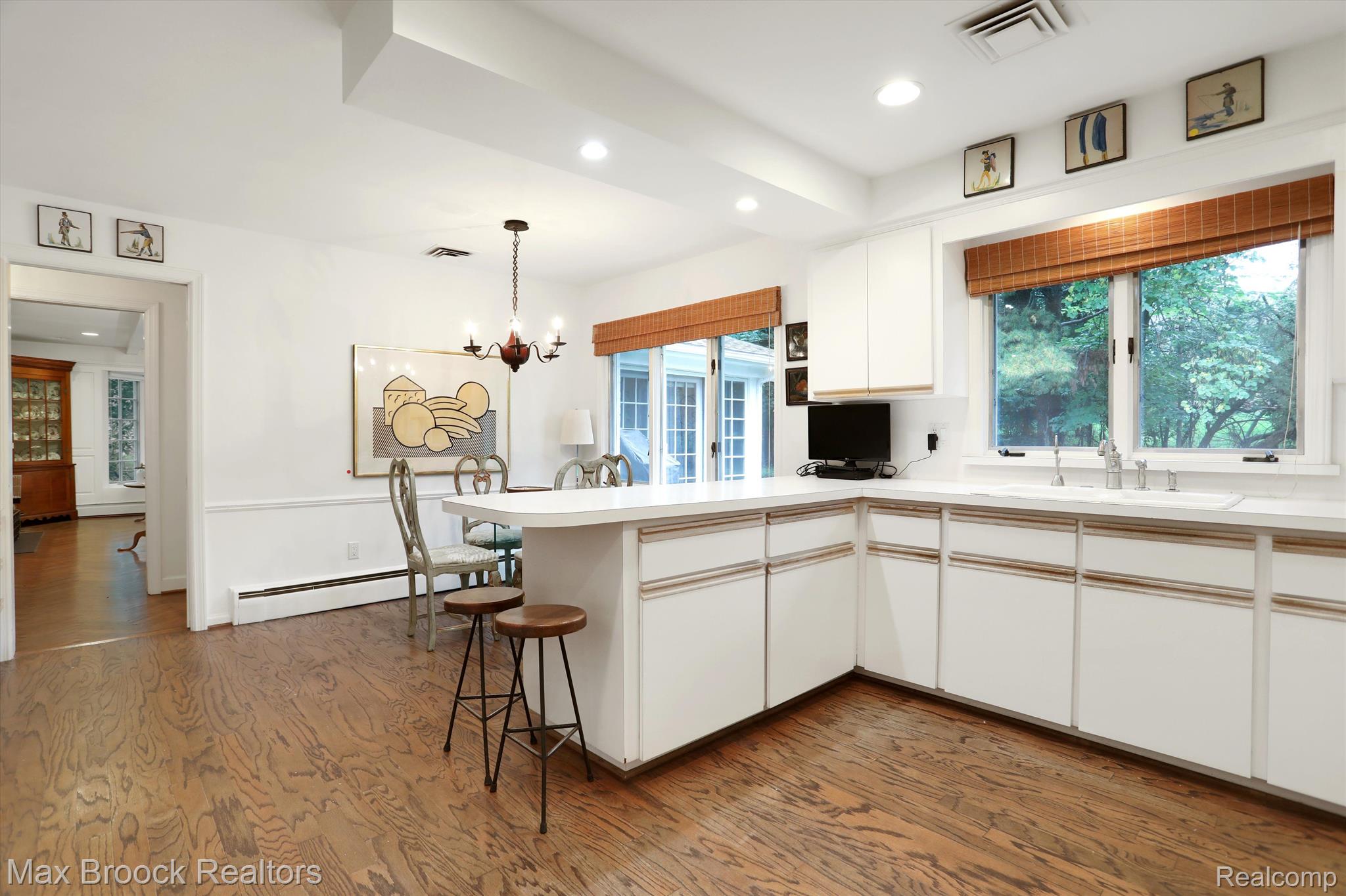 27490 LAKEHILLS Drive