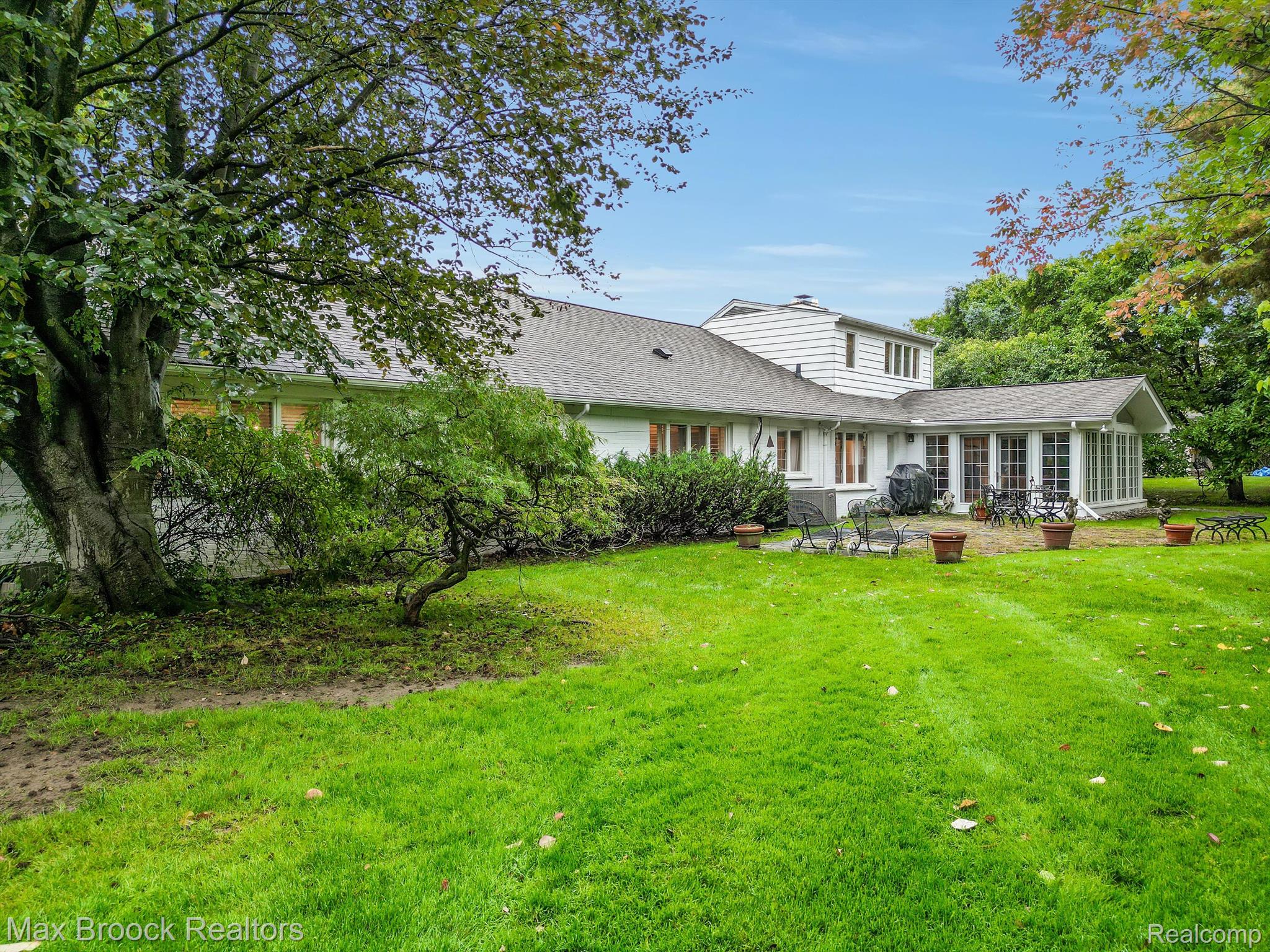 27490 LAKEHILLS Drive