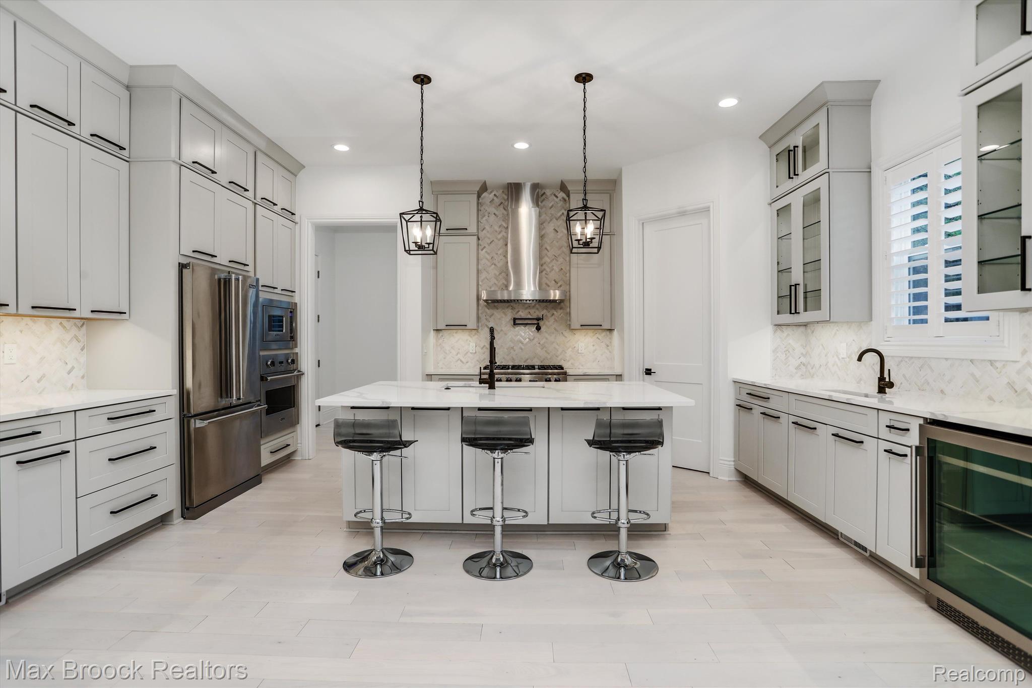 3227 Warick Road