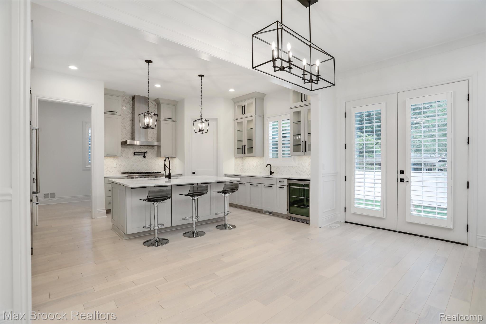 3227 Warick Road