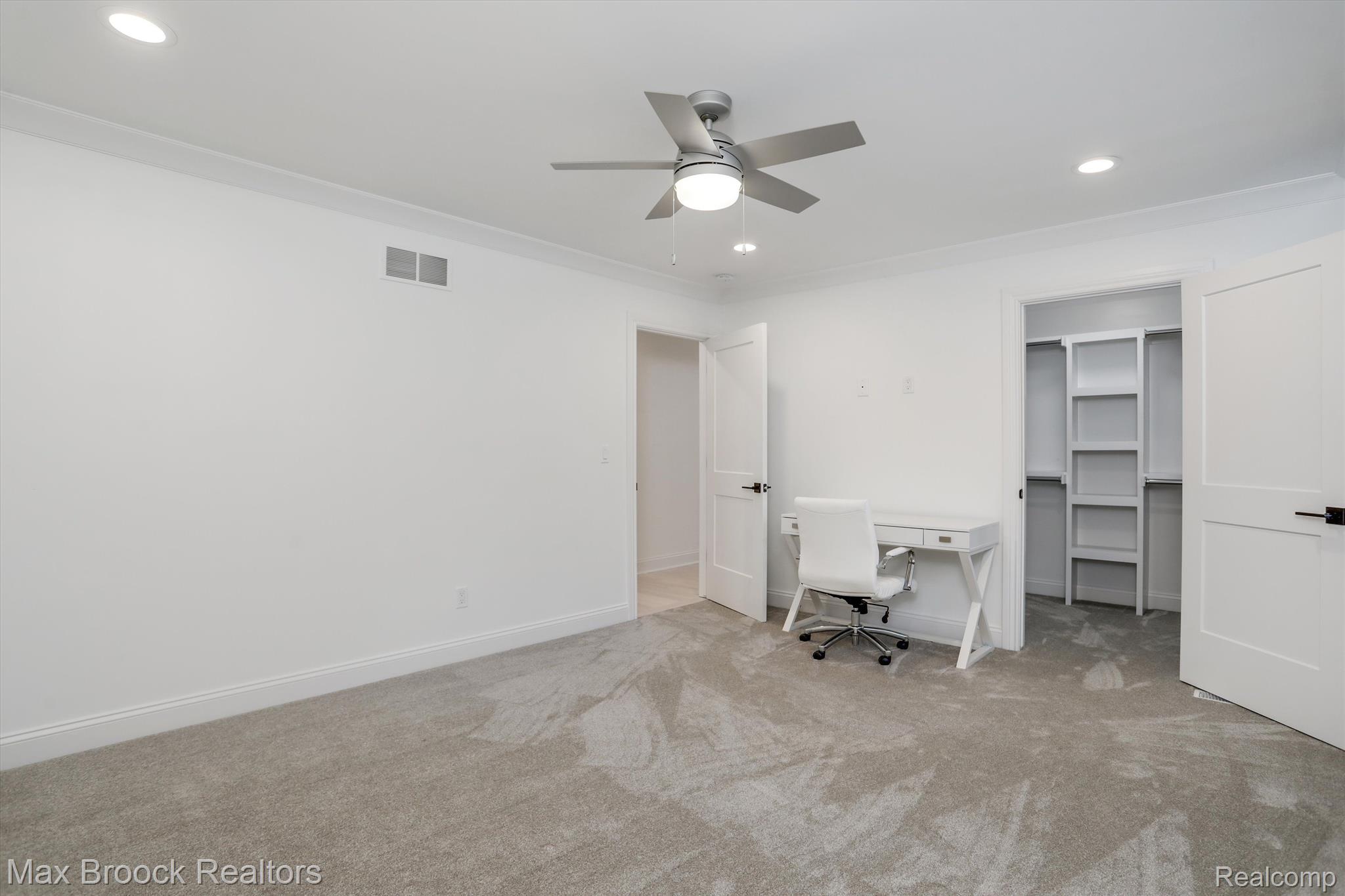 3227 Warick Road