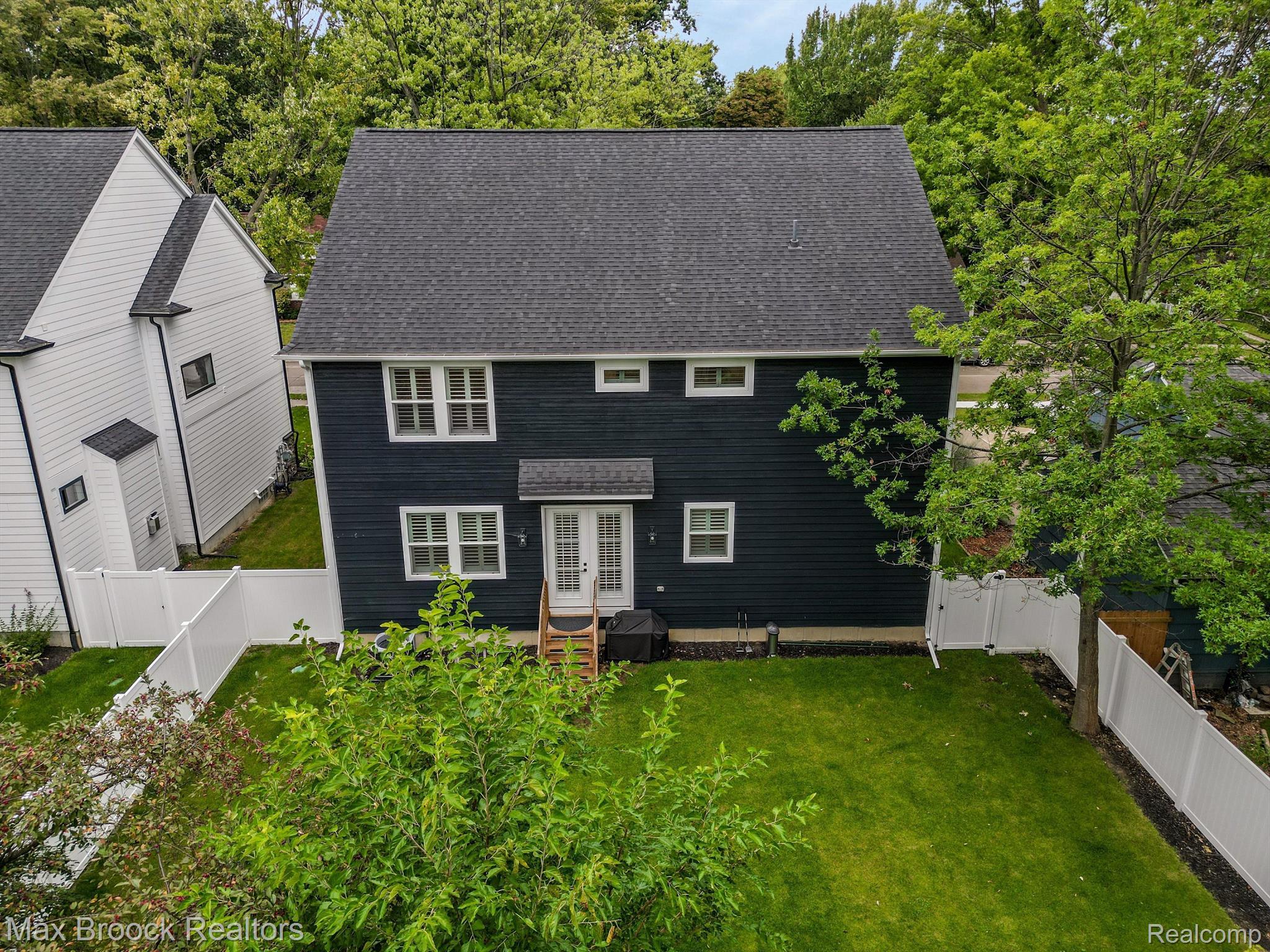 3227 Warick Road