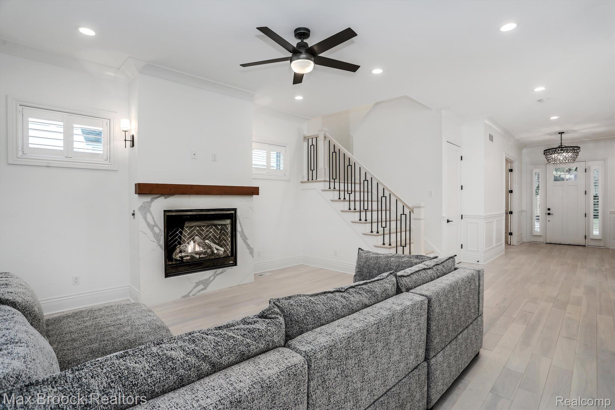 3227 Warick Road