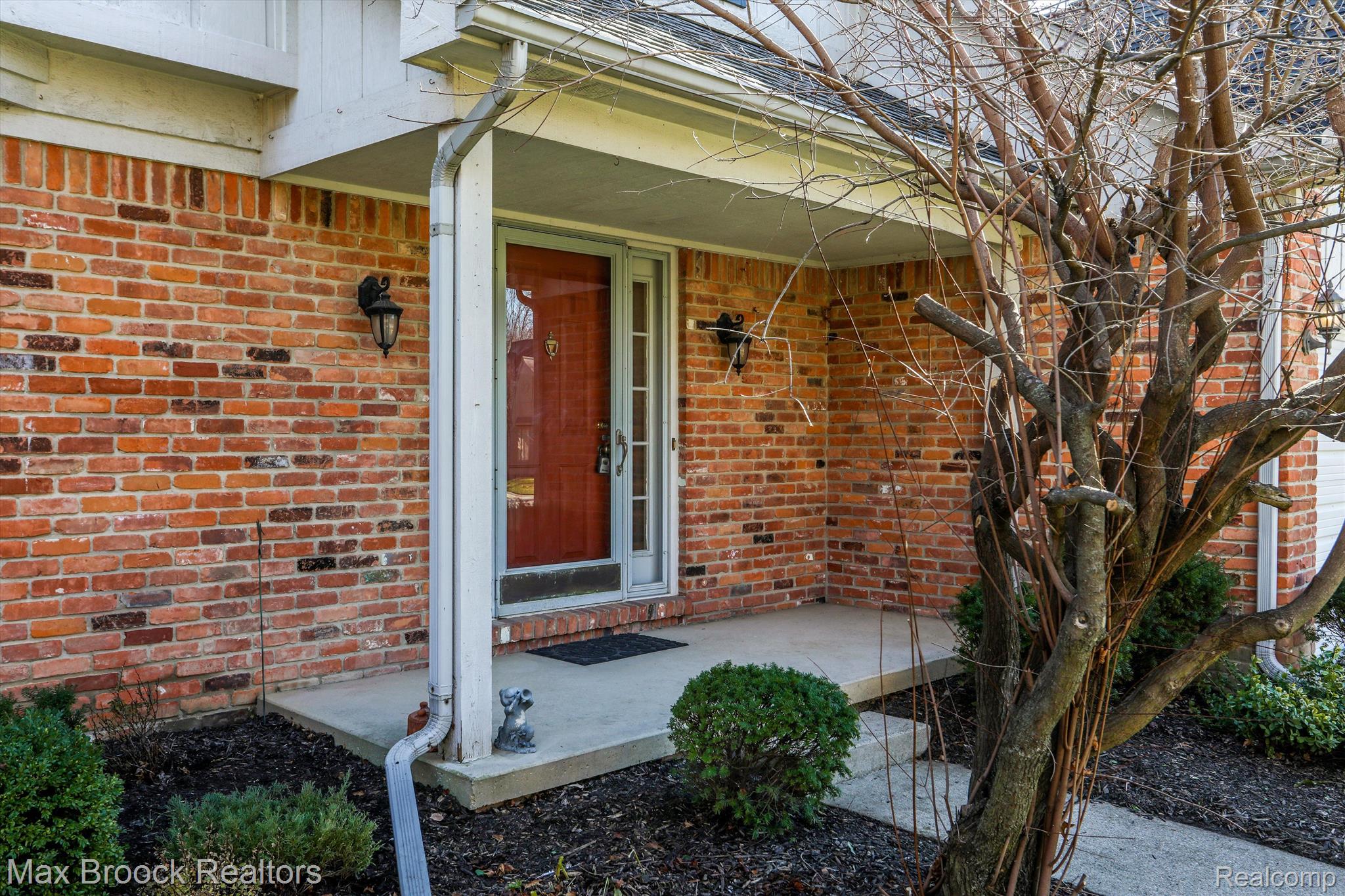 24596 BRAMBLEWOOD Drive