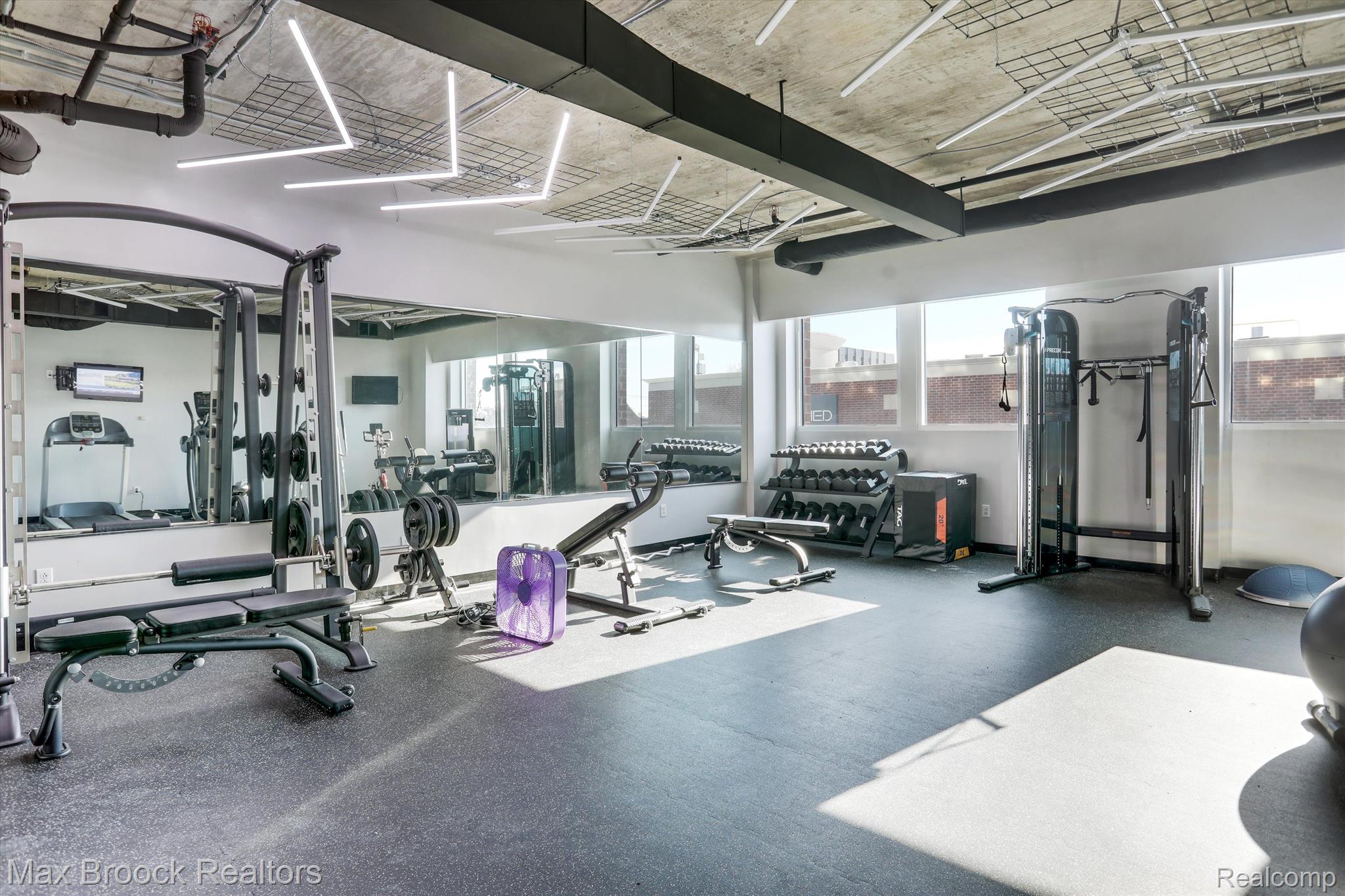 100 W 5TH Street Unit: 401