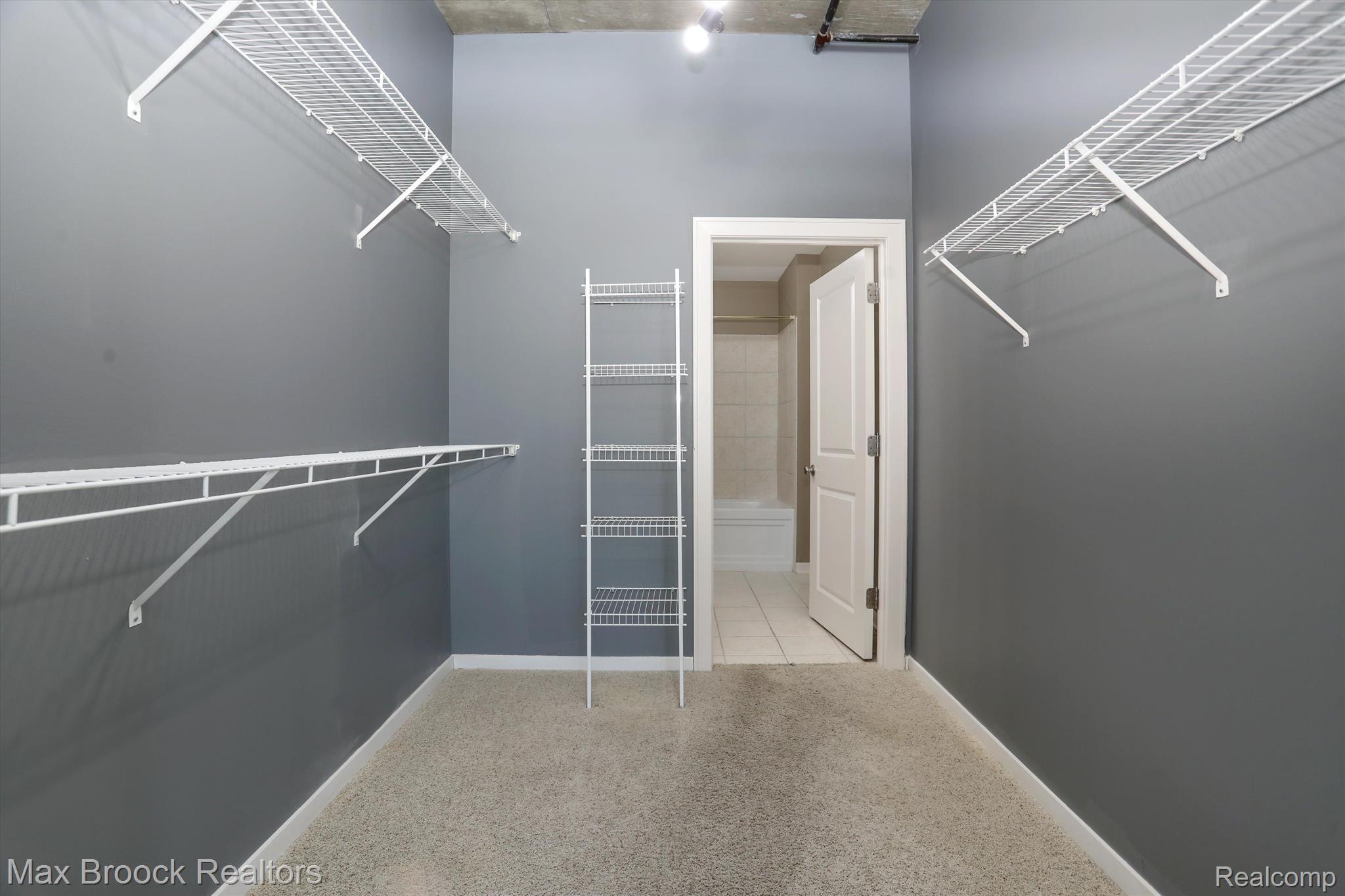 100 W 5TH Street Unit: 401