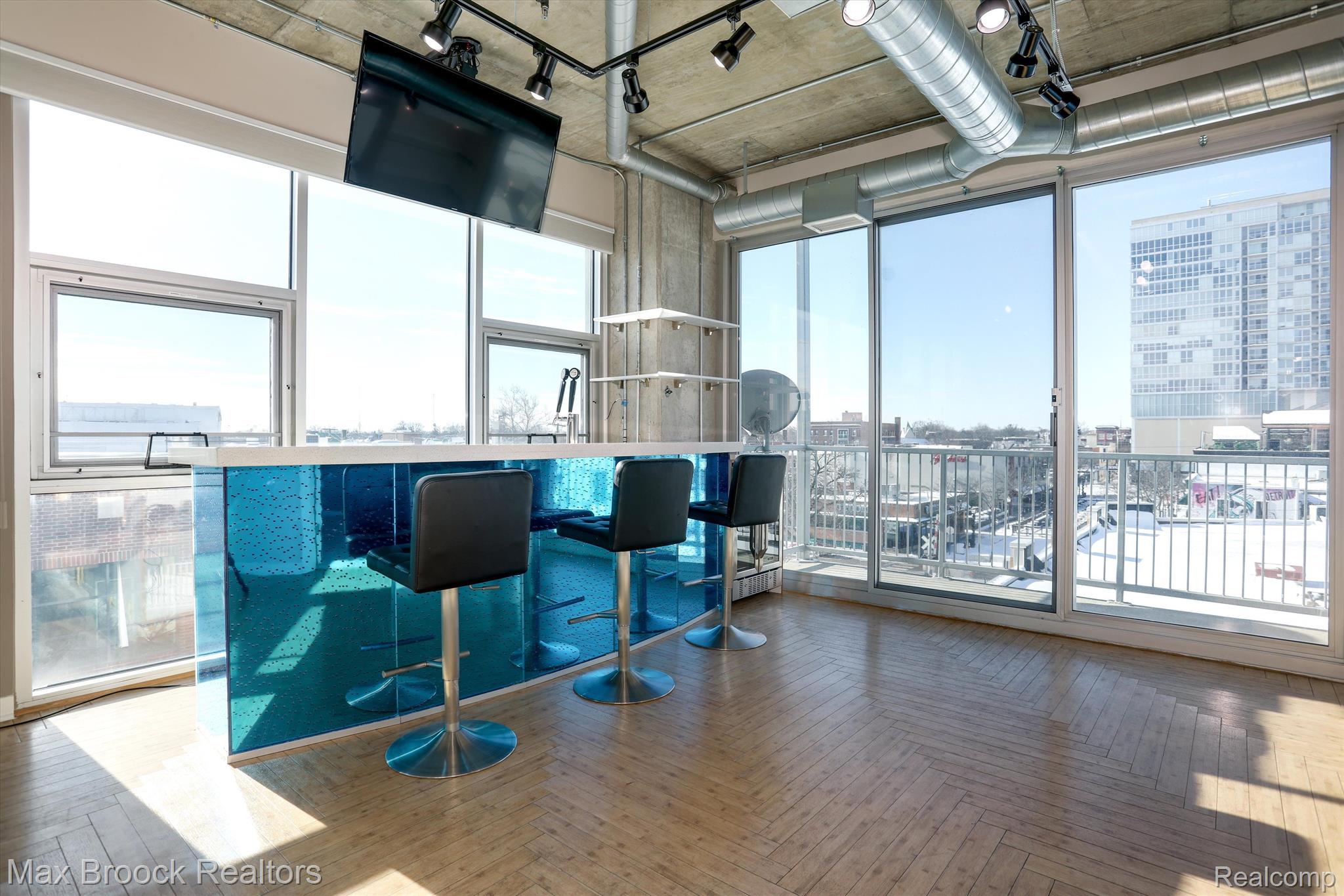 100 W 5TH Street Unit: 401