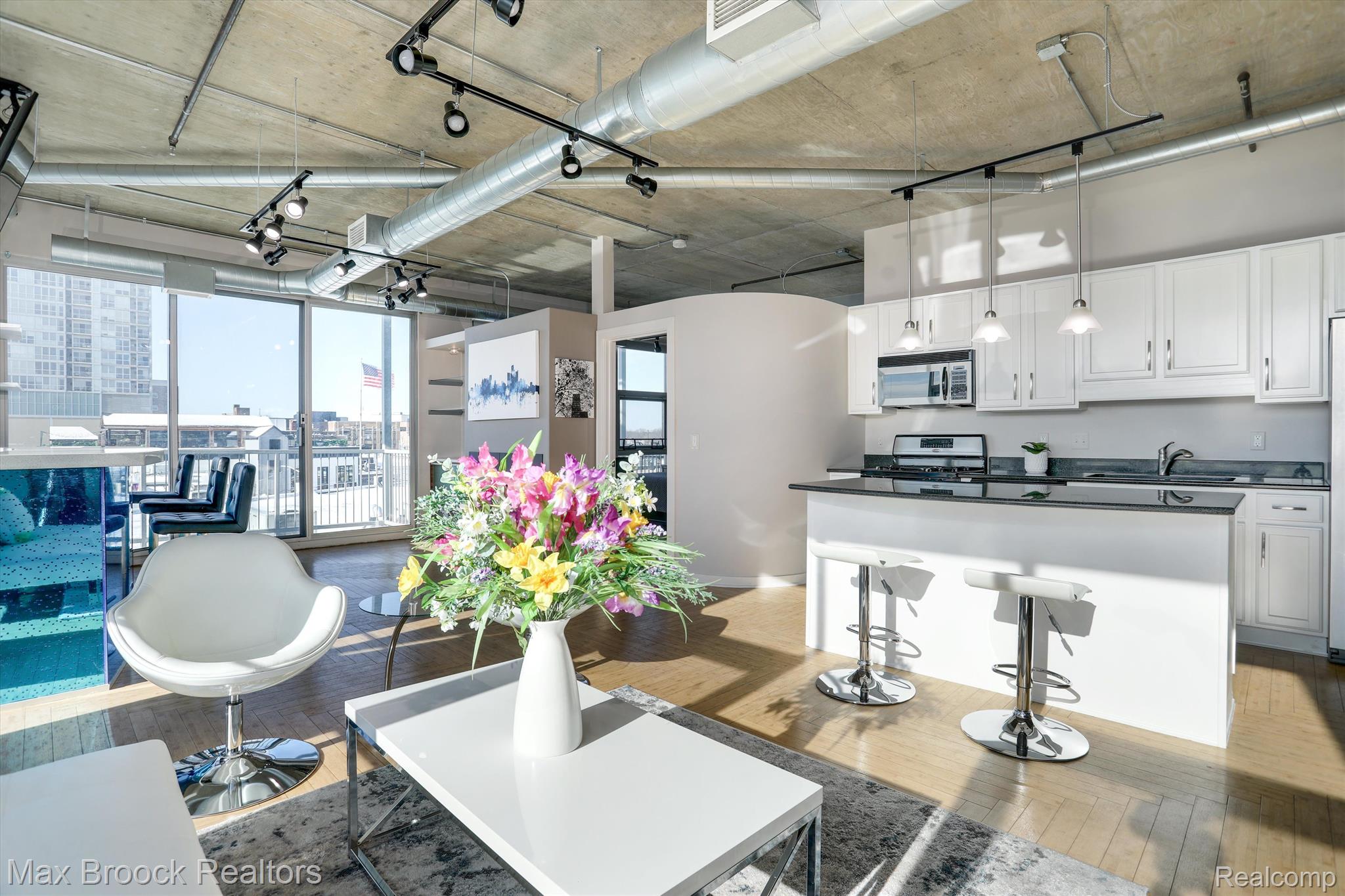 100 W 5TH Street Unit: 401