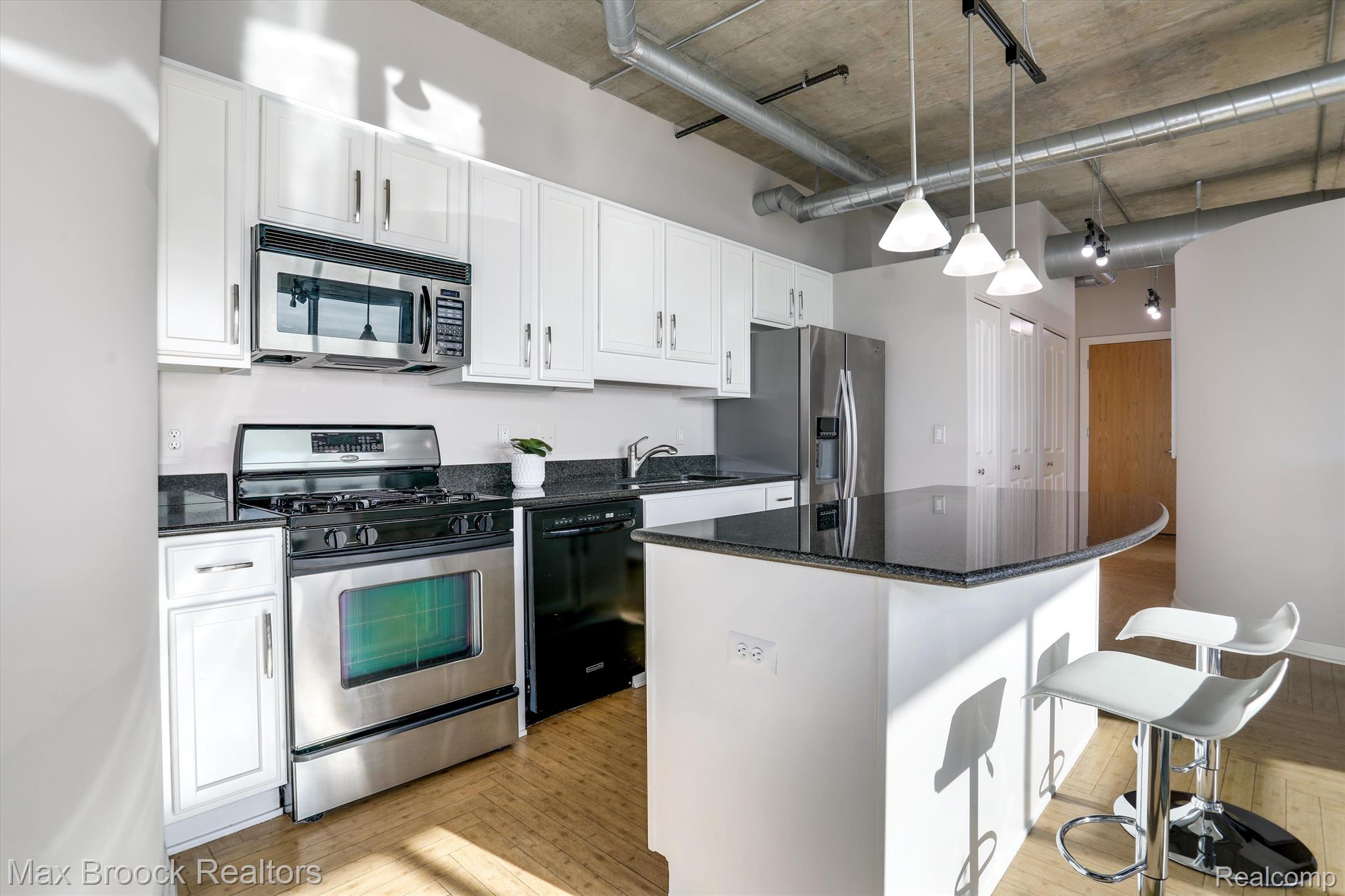 100 W 5TH Street Unit: 401