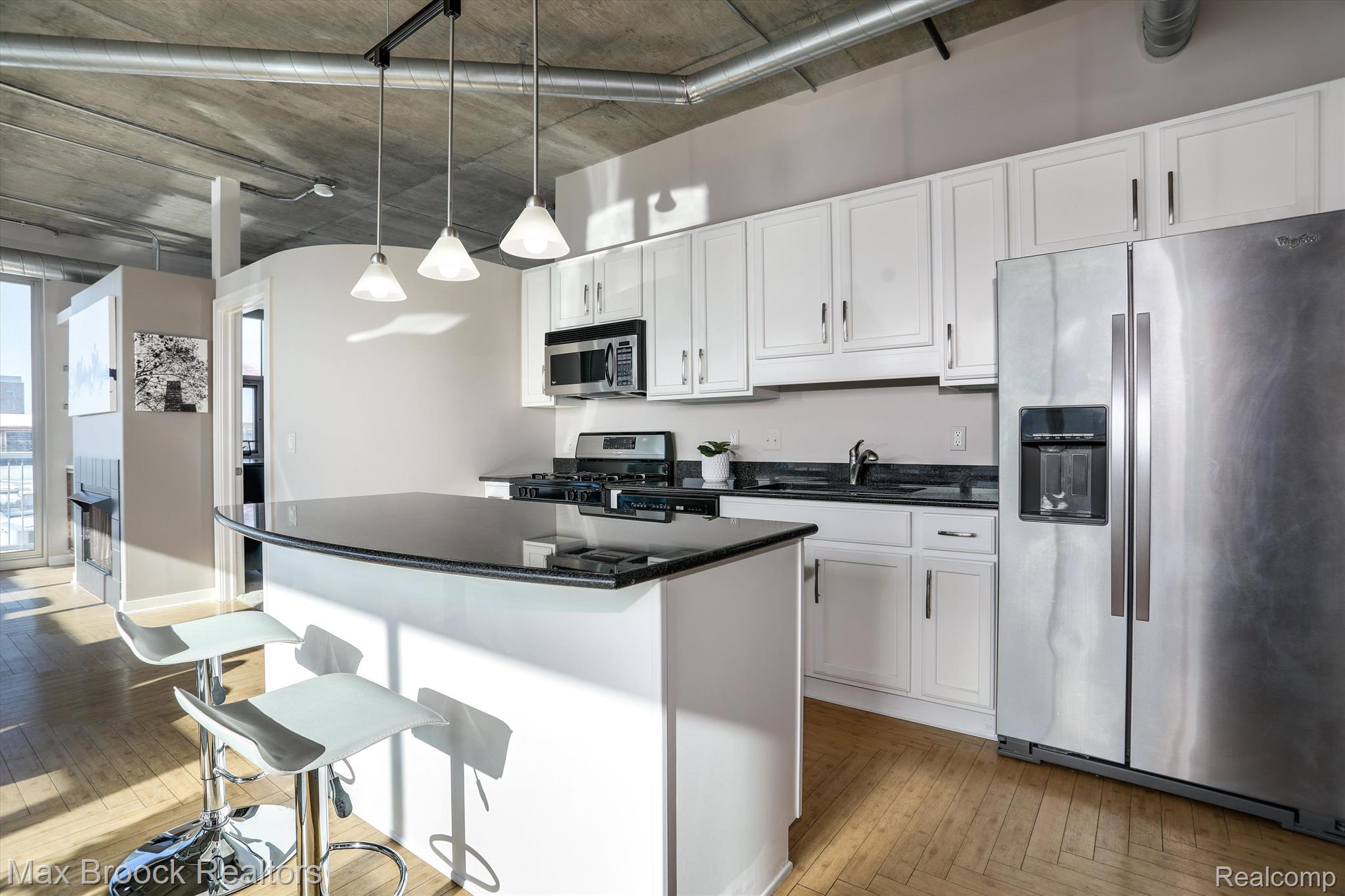 100 W 5TH Street Unit: 401