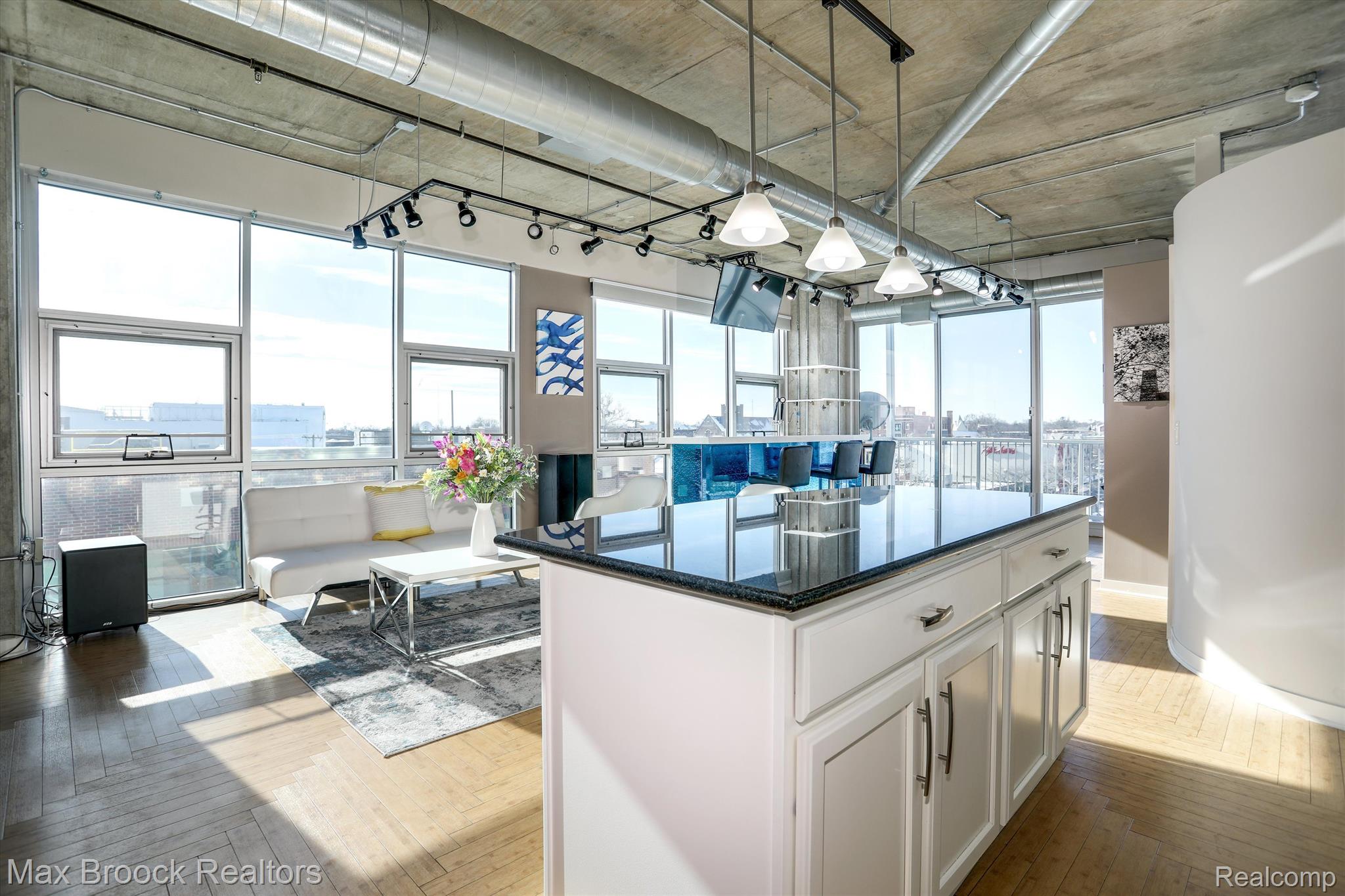 100 W 5TH Street Unit: 401