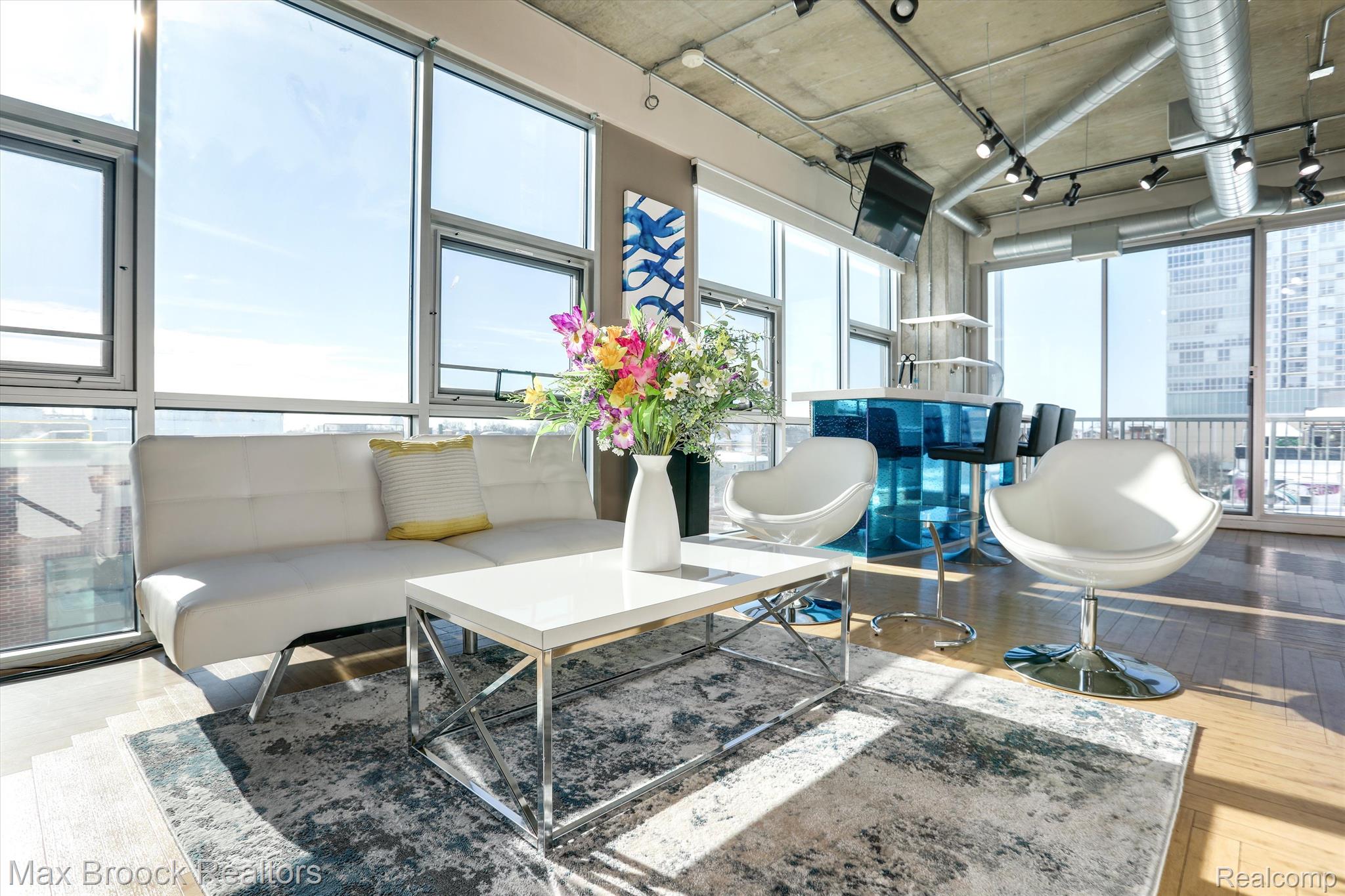 100 W 5TH Street Unit: 401