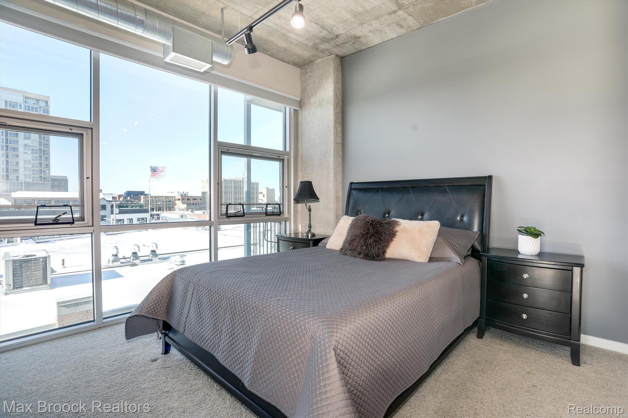 100 W 5TH Street Unit: 401