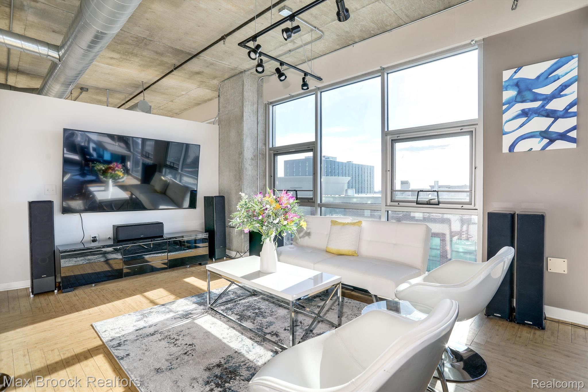 100 W 5TH Street Unit: 401