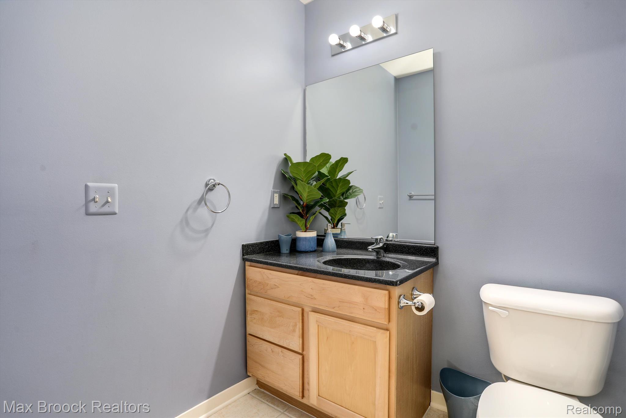 100 W 5TH Street Unit: 401