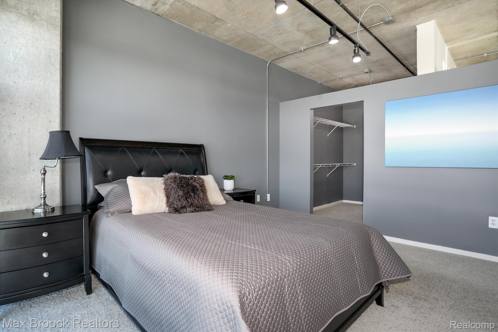 100 W 5TH Street Unit: 401