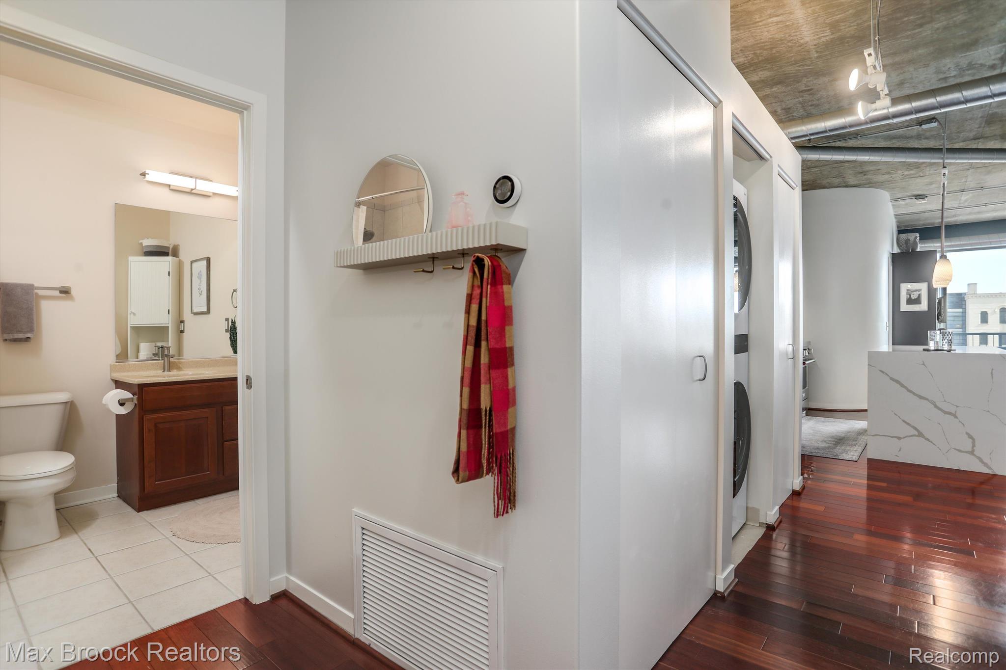 100 W 5TH Street 510