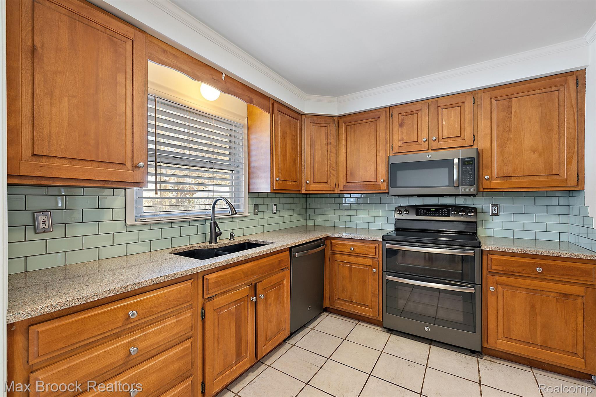 2826 BEMBRIDGE Road