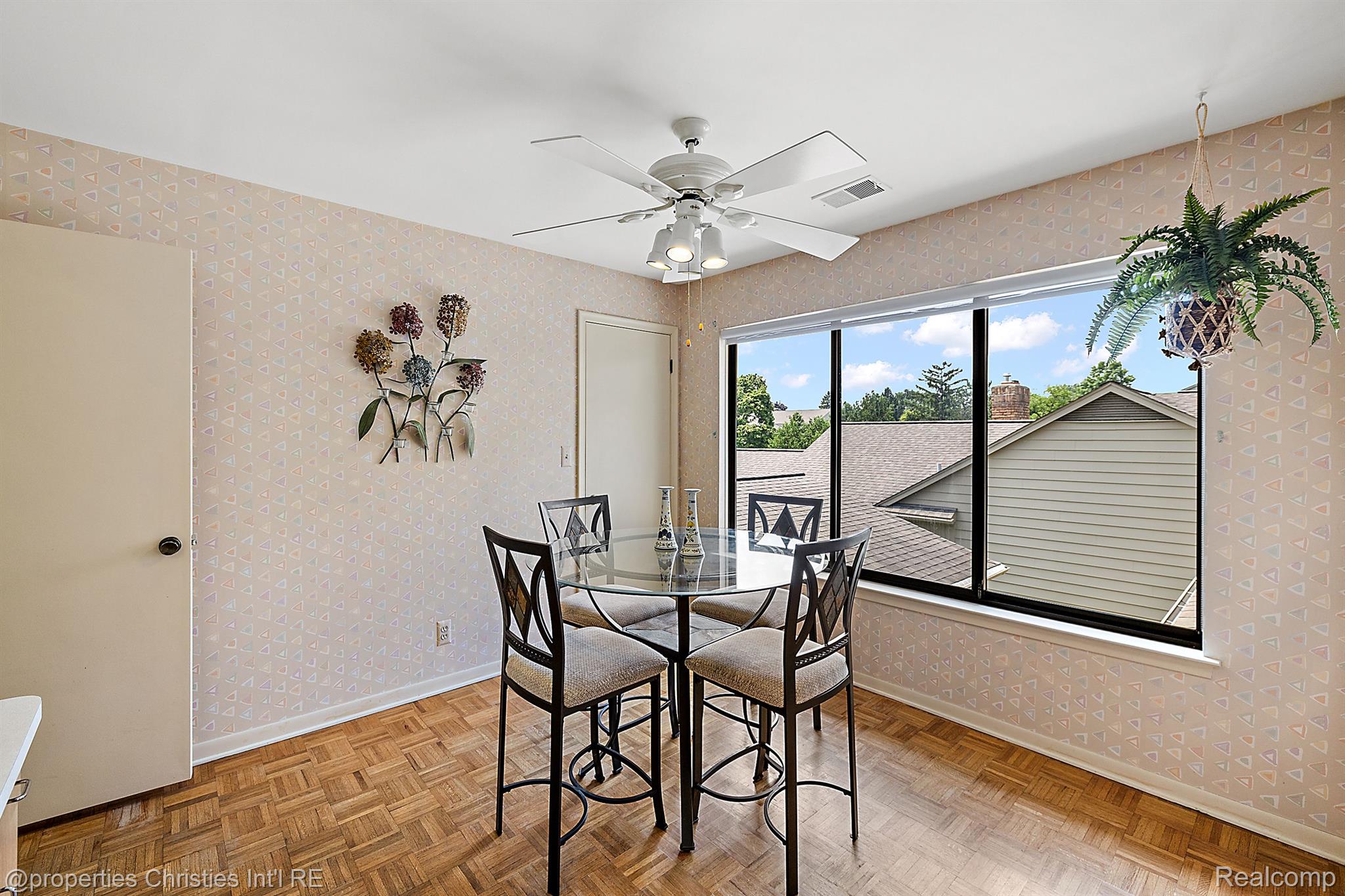 7460 PEBBLE Lane
