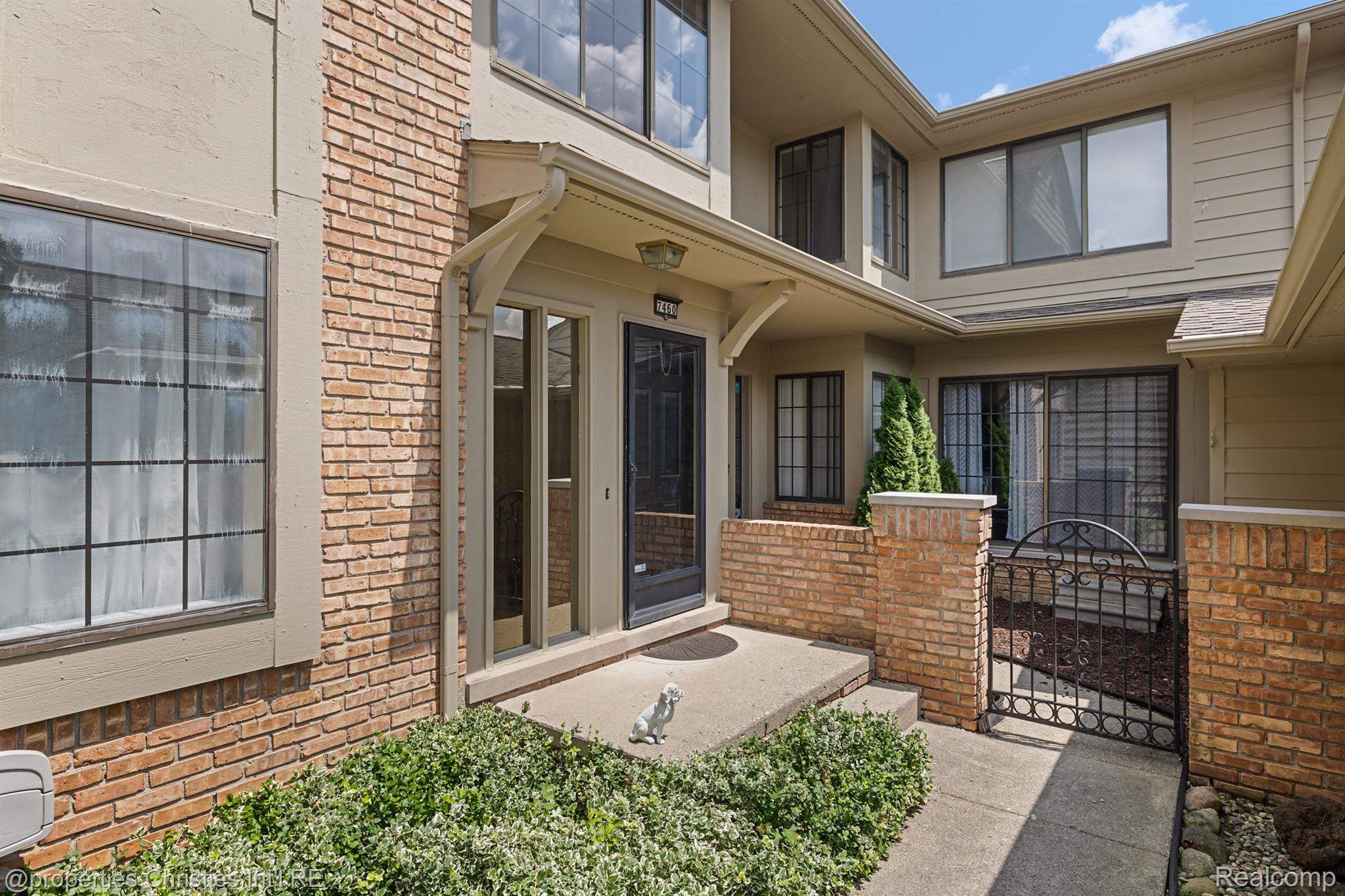 7460 PEBBLE Lane