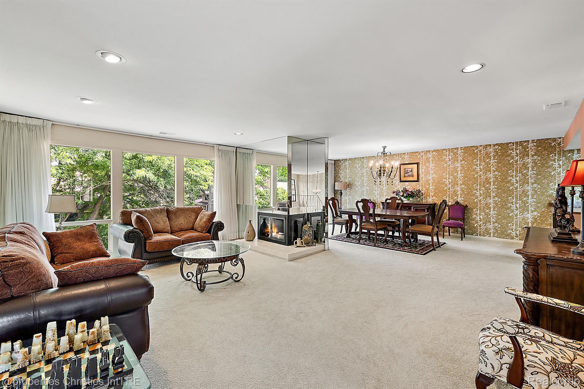7460 PEBBLE Lane