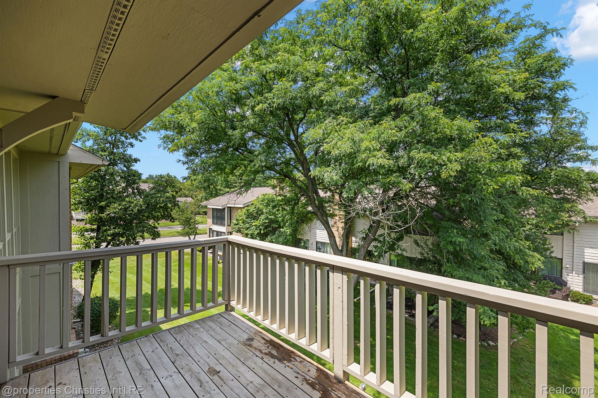 7460 PEBBLE Lane