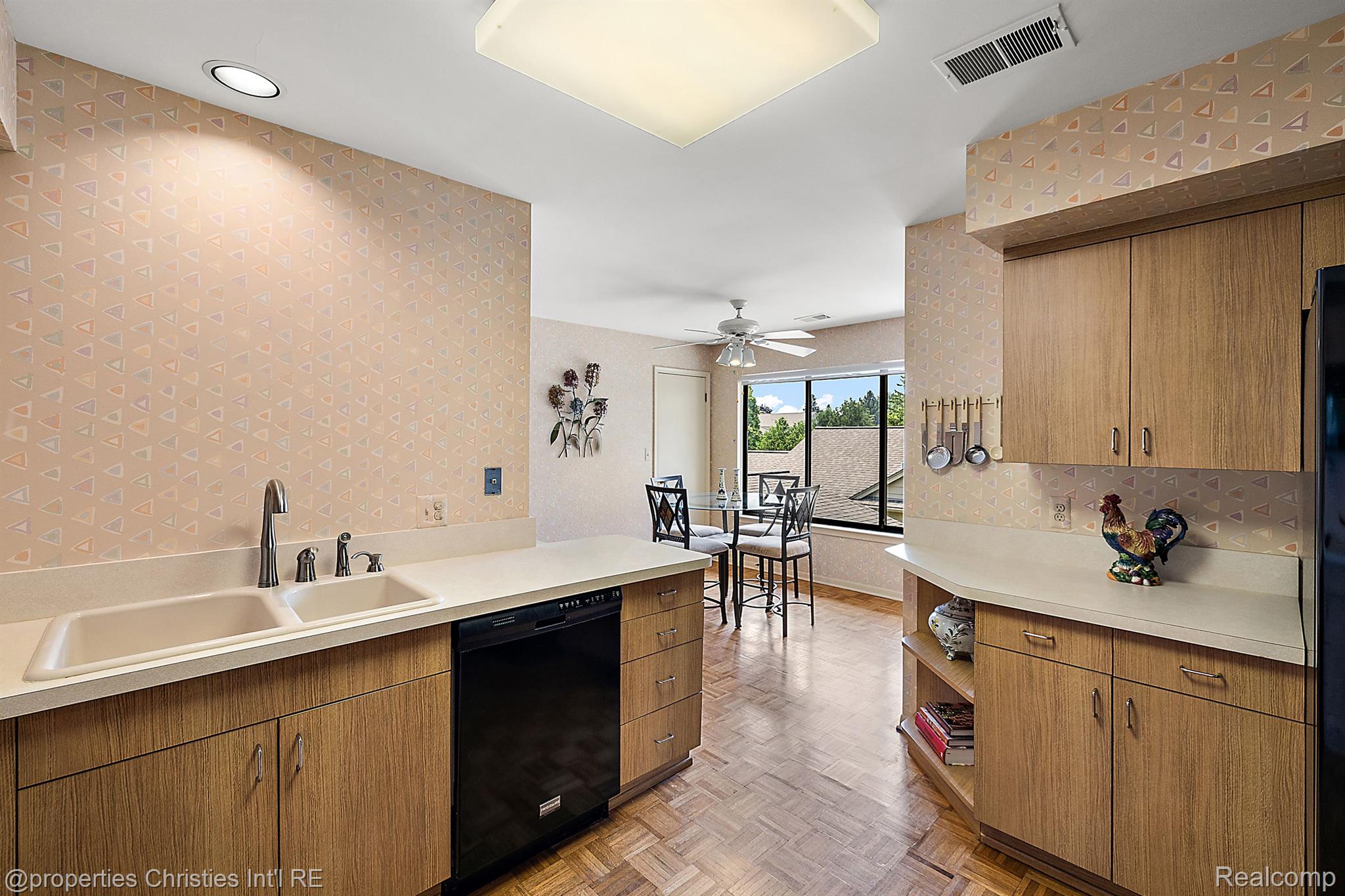 7460 PEBBLE Lane
