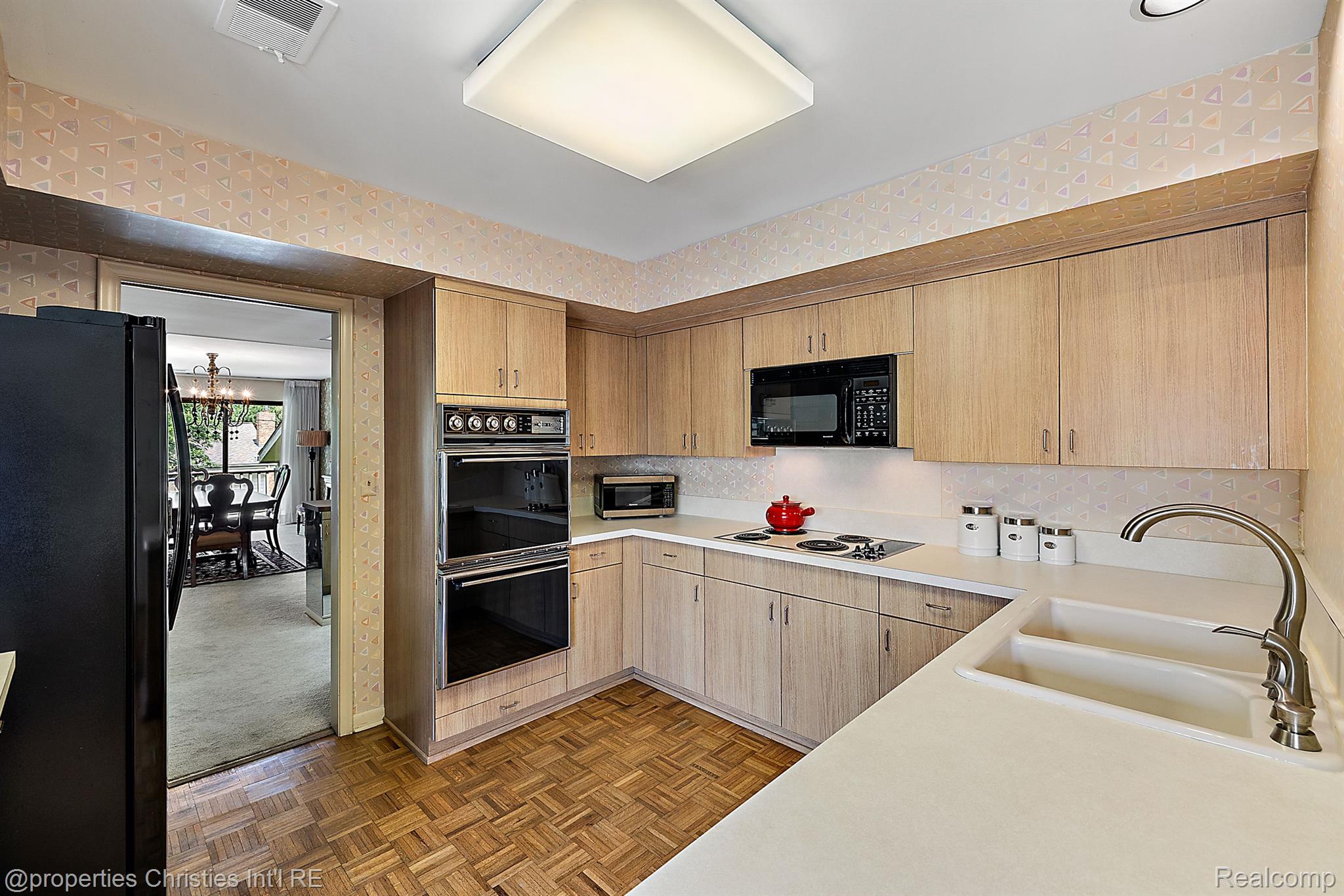 7460 PEBBLE Lane