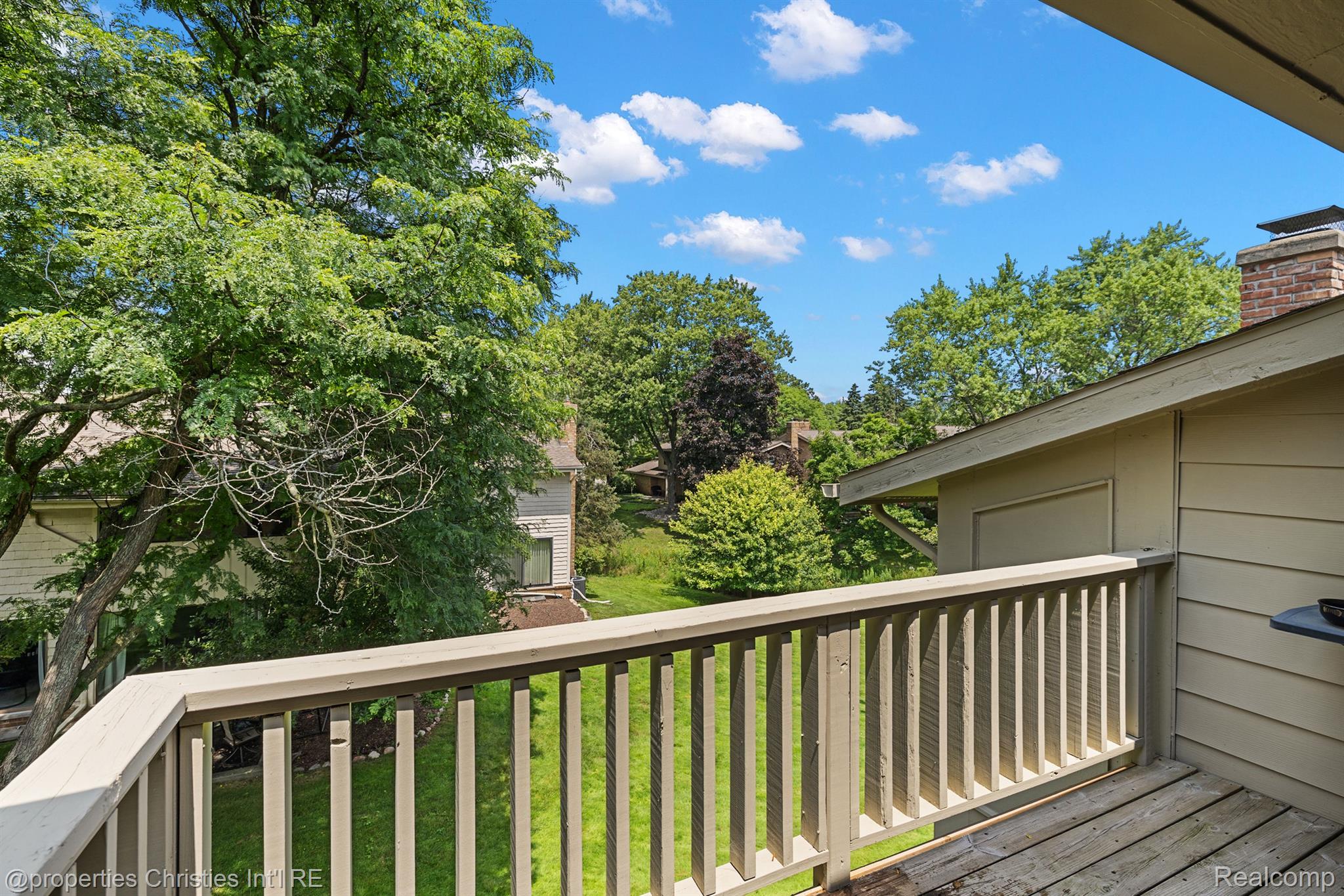 7460 PEBBLE Lane