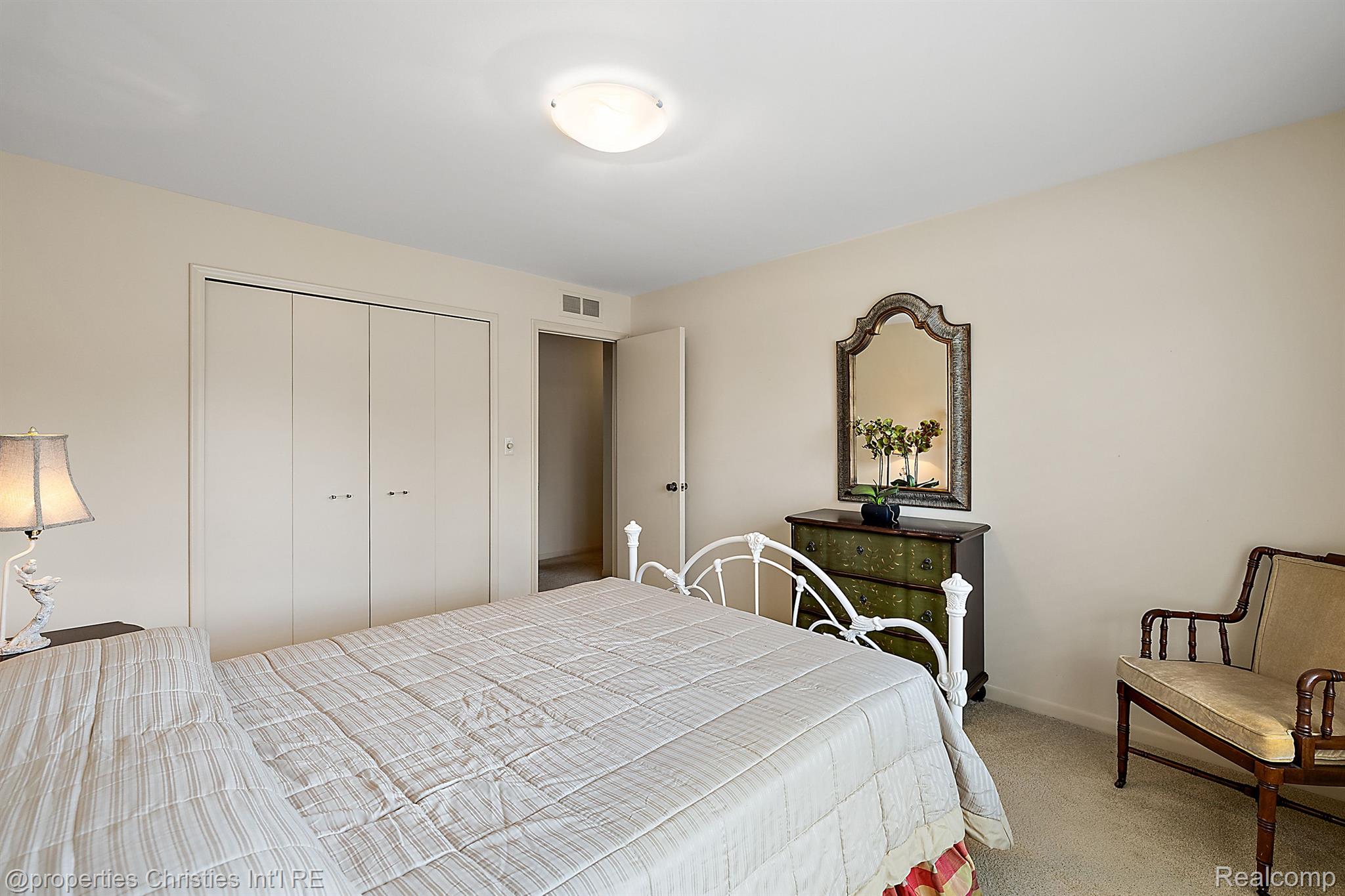 7460 PEBBLE Lane