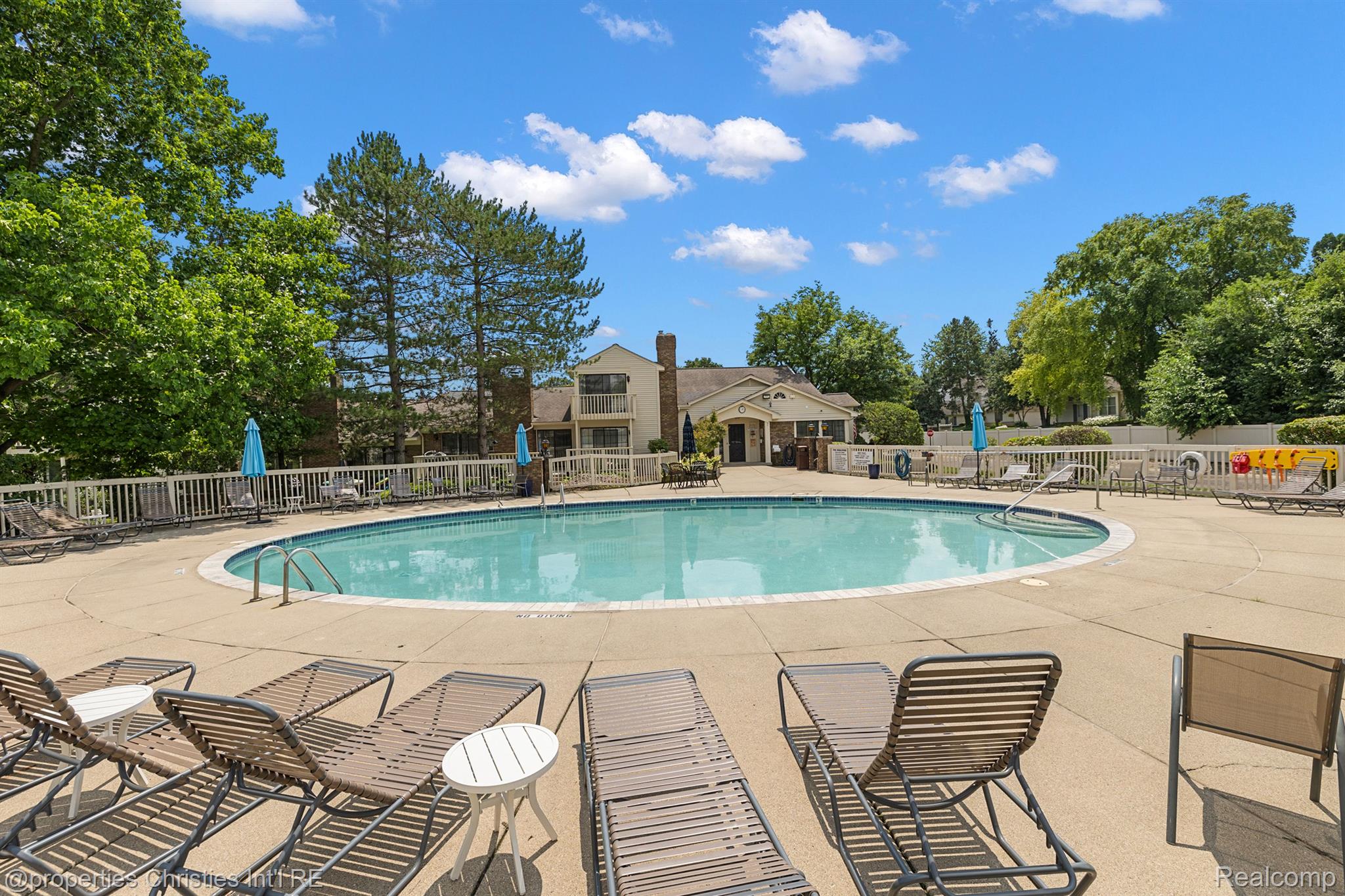 7460 PEBBLE Lane