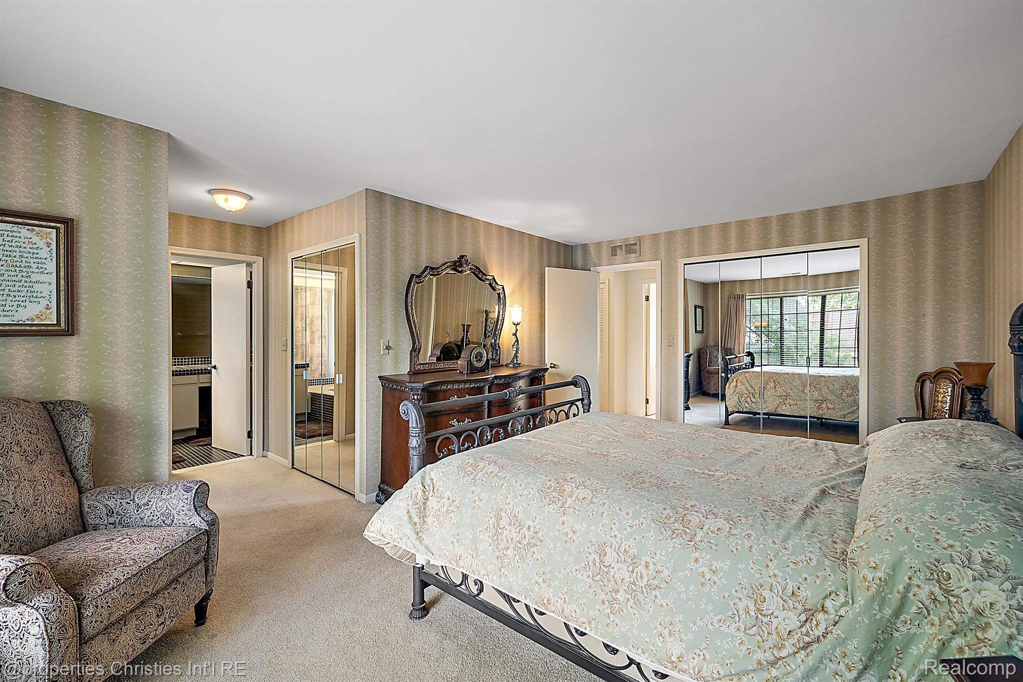 7460 PEBBLE Lane