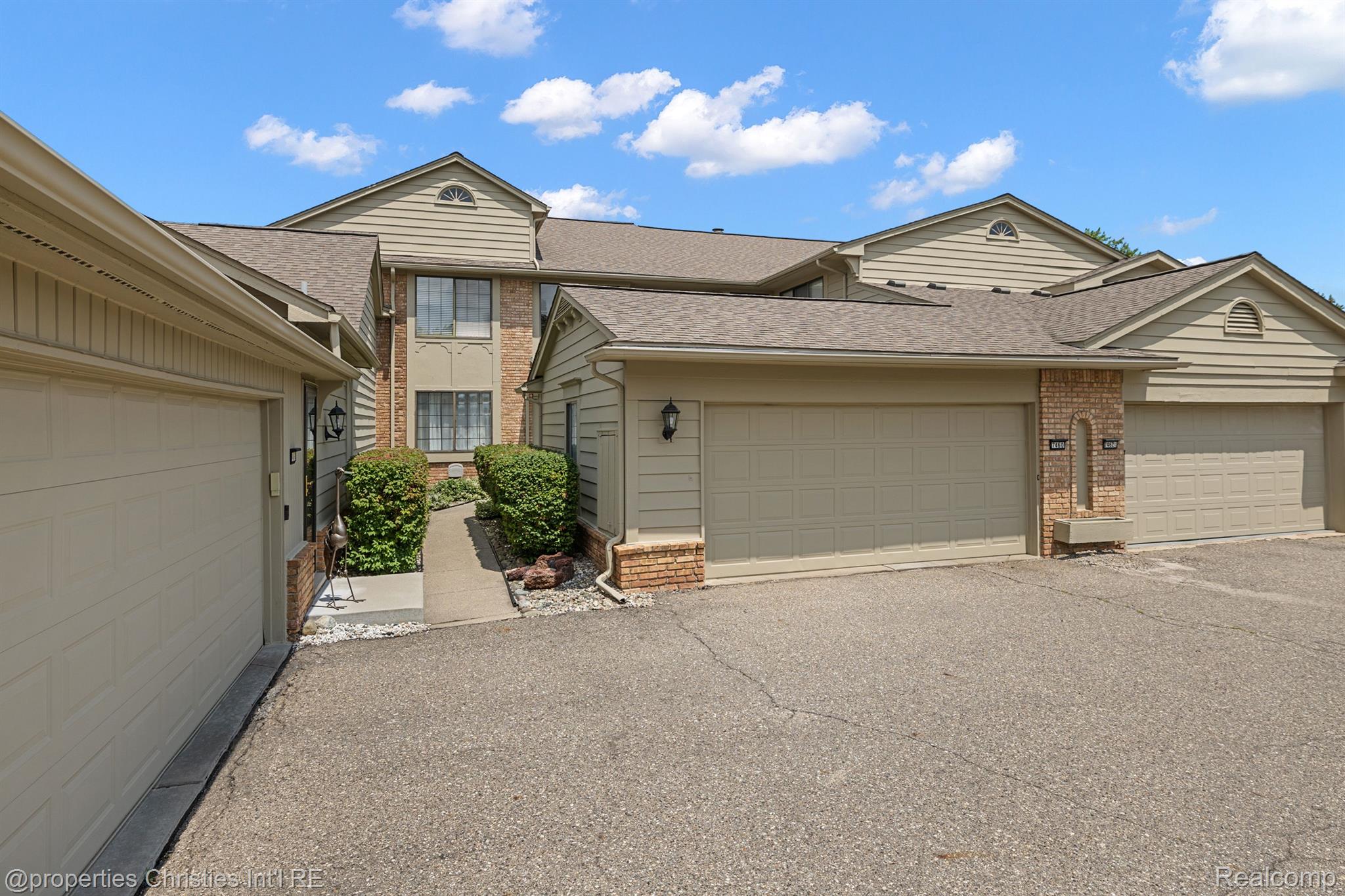 7460 PEBBLE Lane