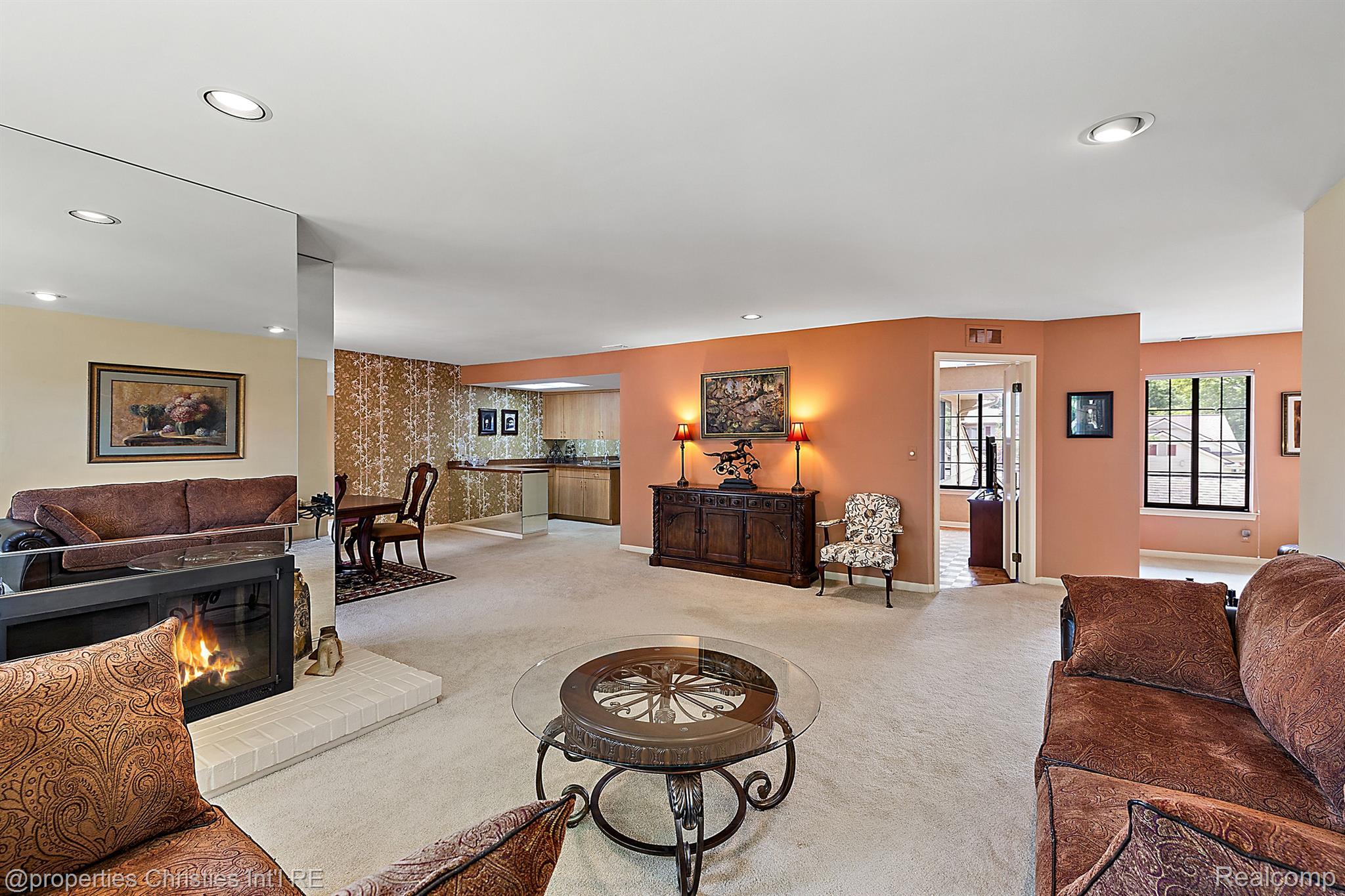 7460 PEBBLE Lane