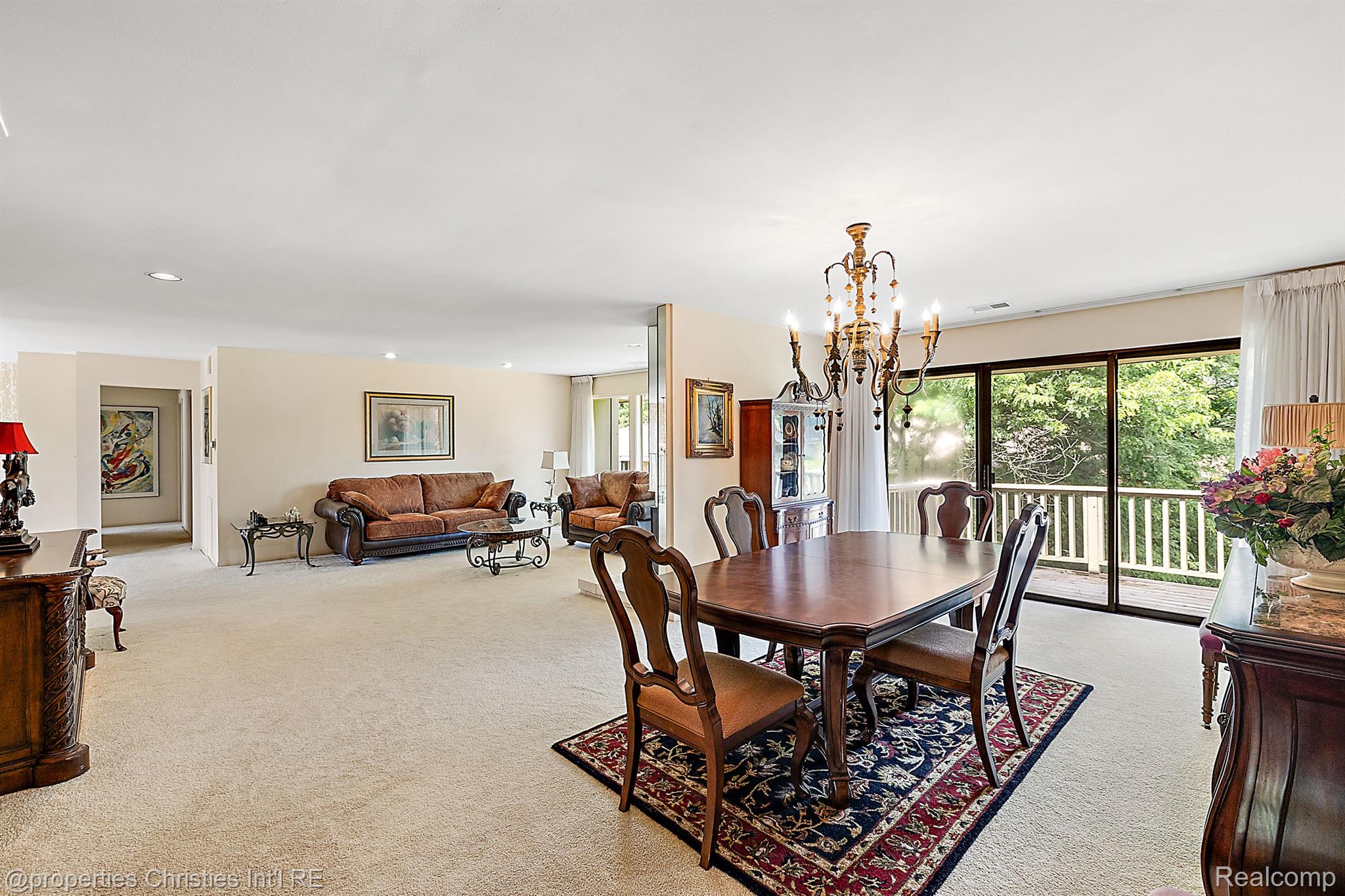 7460 PEBBLE Lane