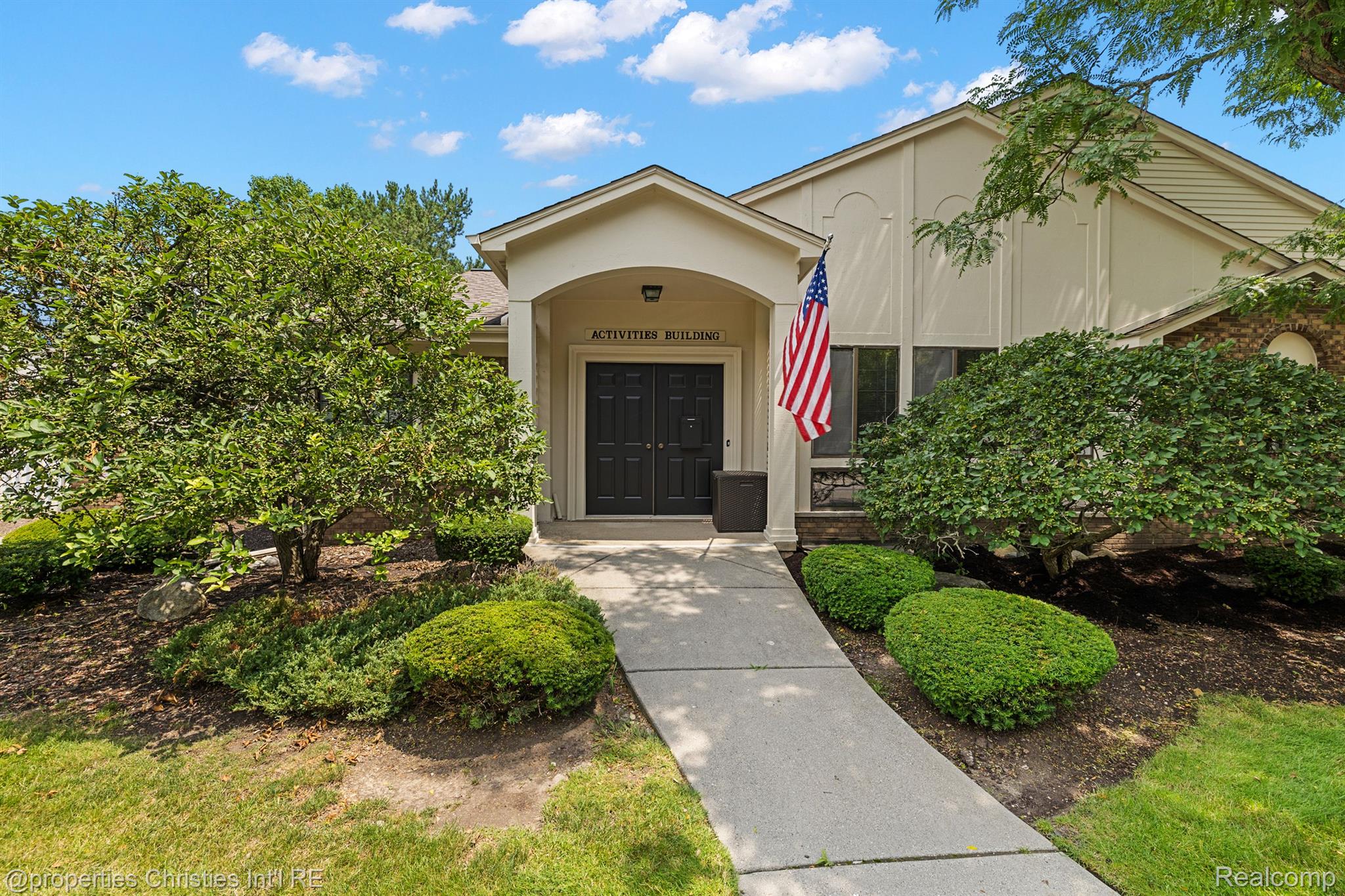 7460 PEBBLE Lane