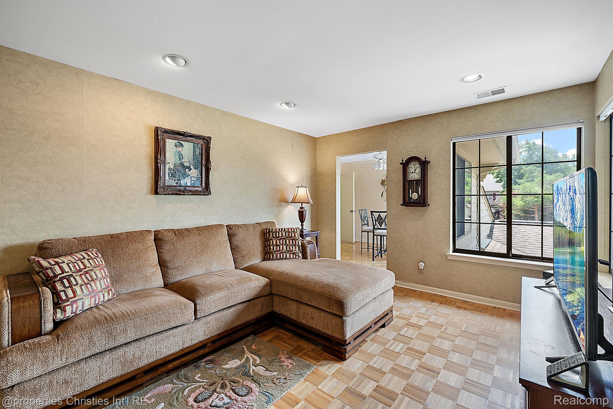 7460 PEBBLE Lane