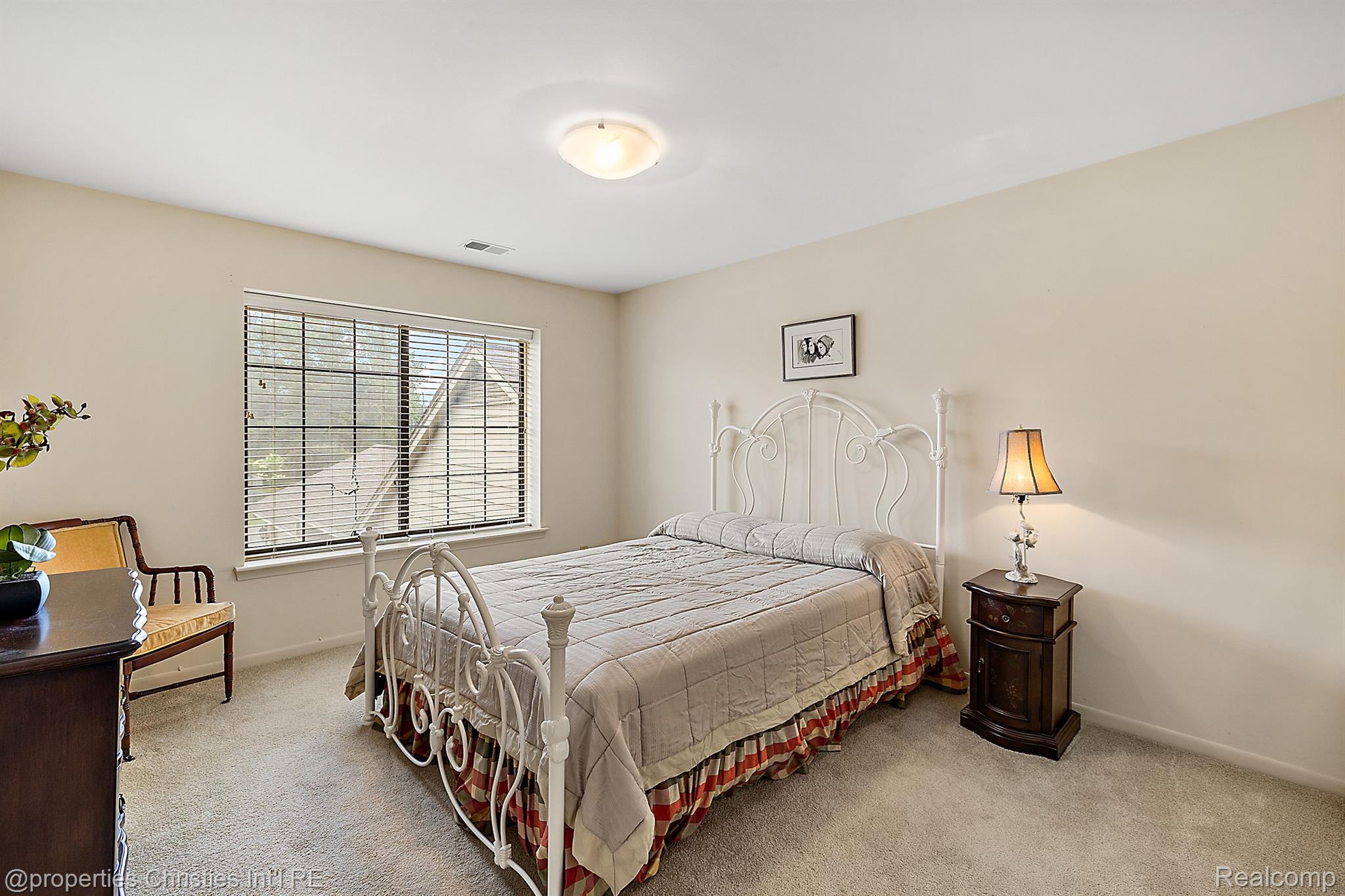 7460 PEBBLE Lane